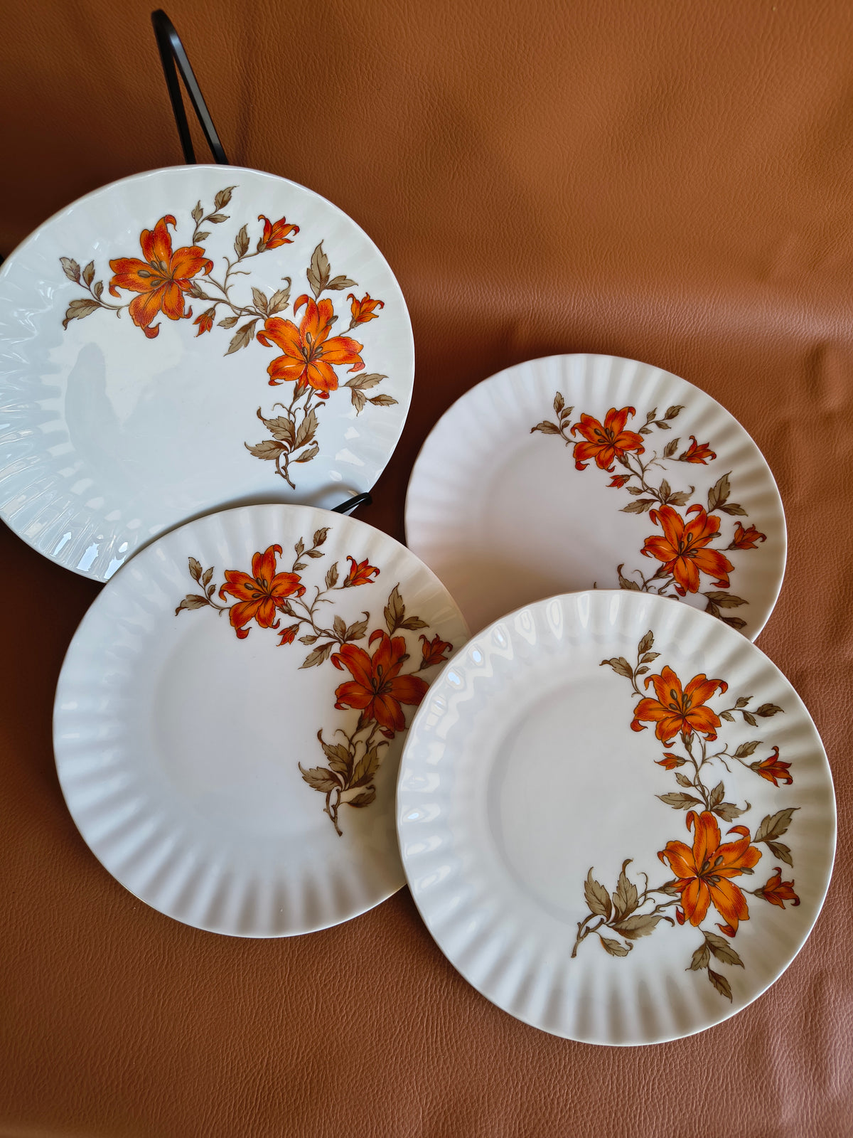 Lot de 4 assiettes à dessert Bavaria fleurs de lys orange et marron