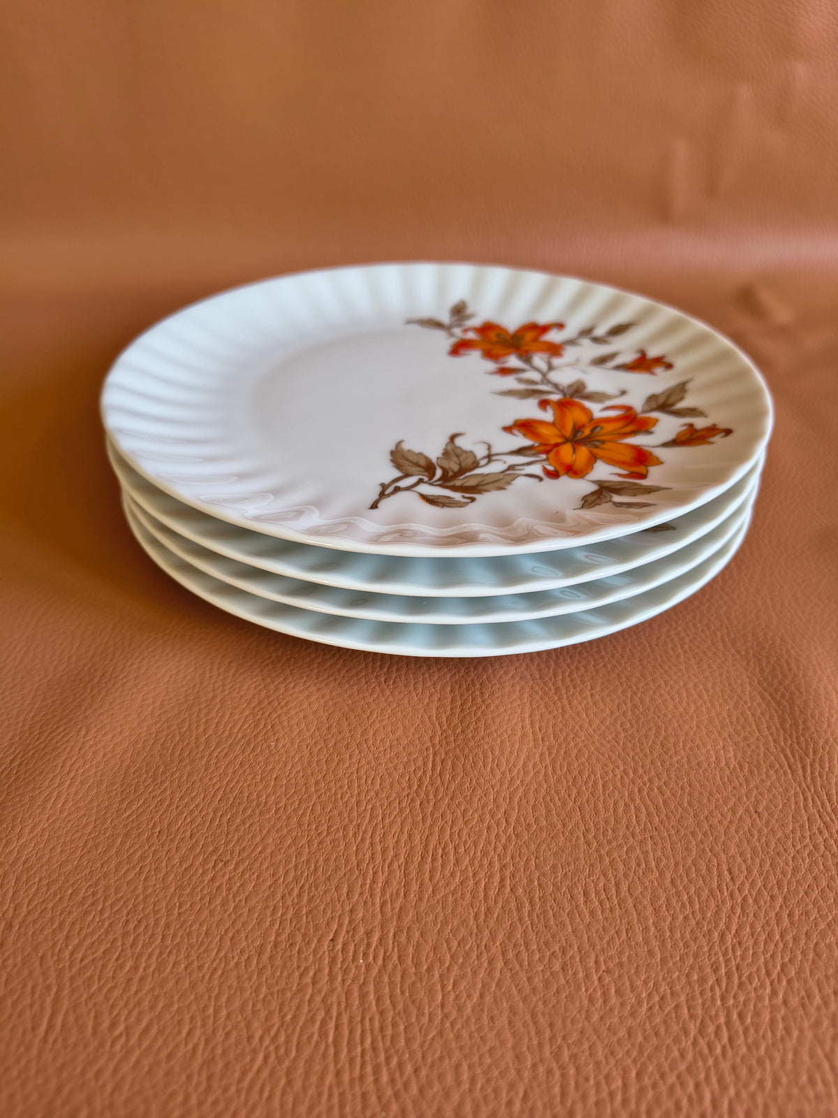 Lot de 4 assiettes à dessert Bavaria fleurs de lys orange et marron