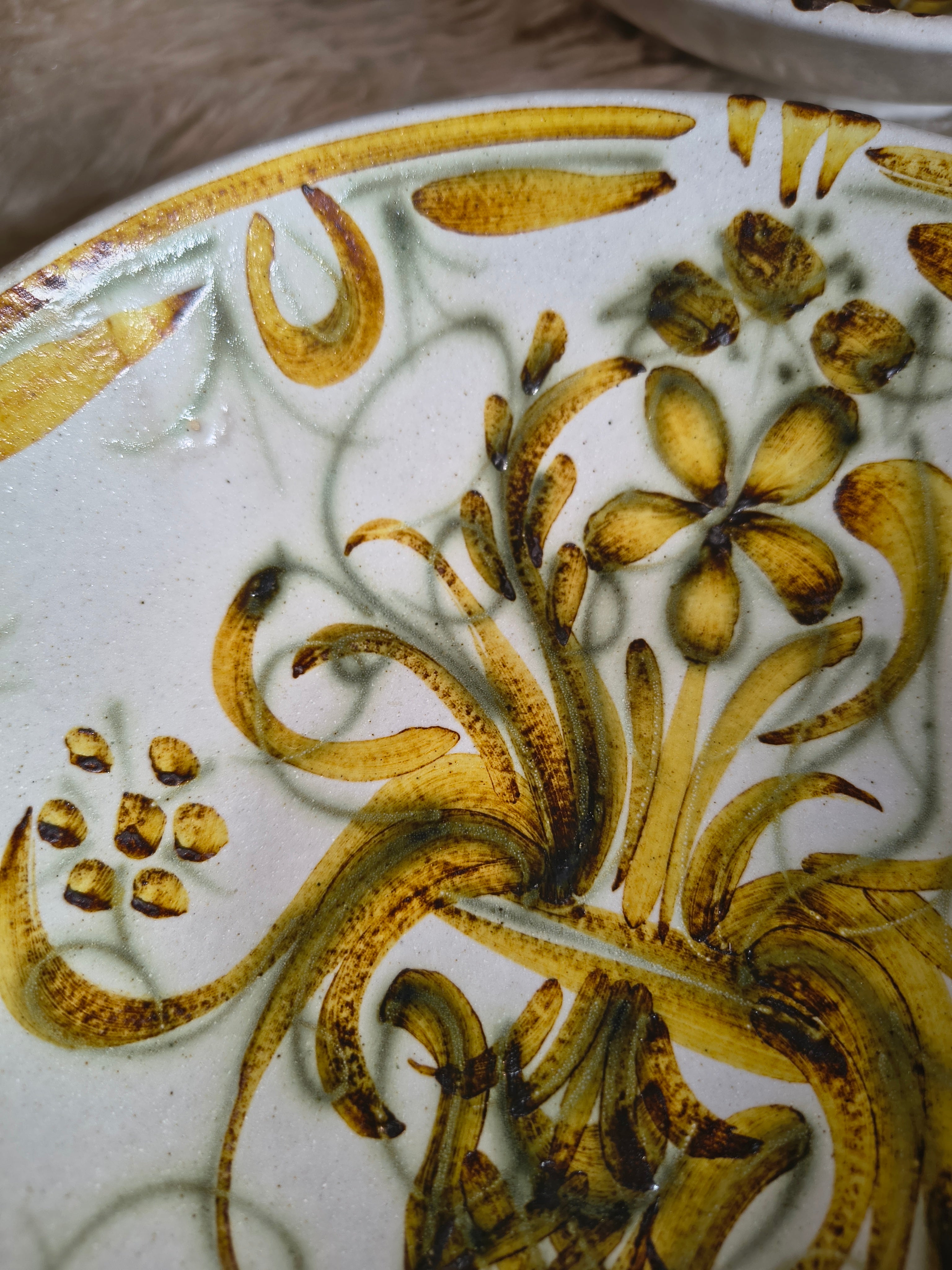 Assiette creuse Kéraluc Renaissance détail