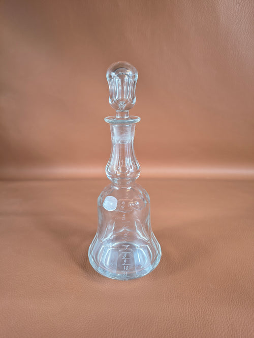 Carafe ancienne graduée en verre