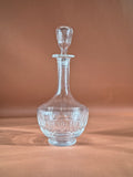 Carafe ancienne en verre grave de palmettes stylisées