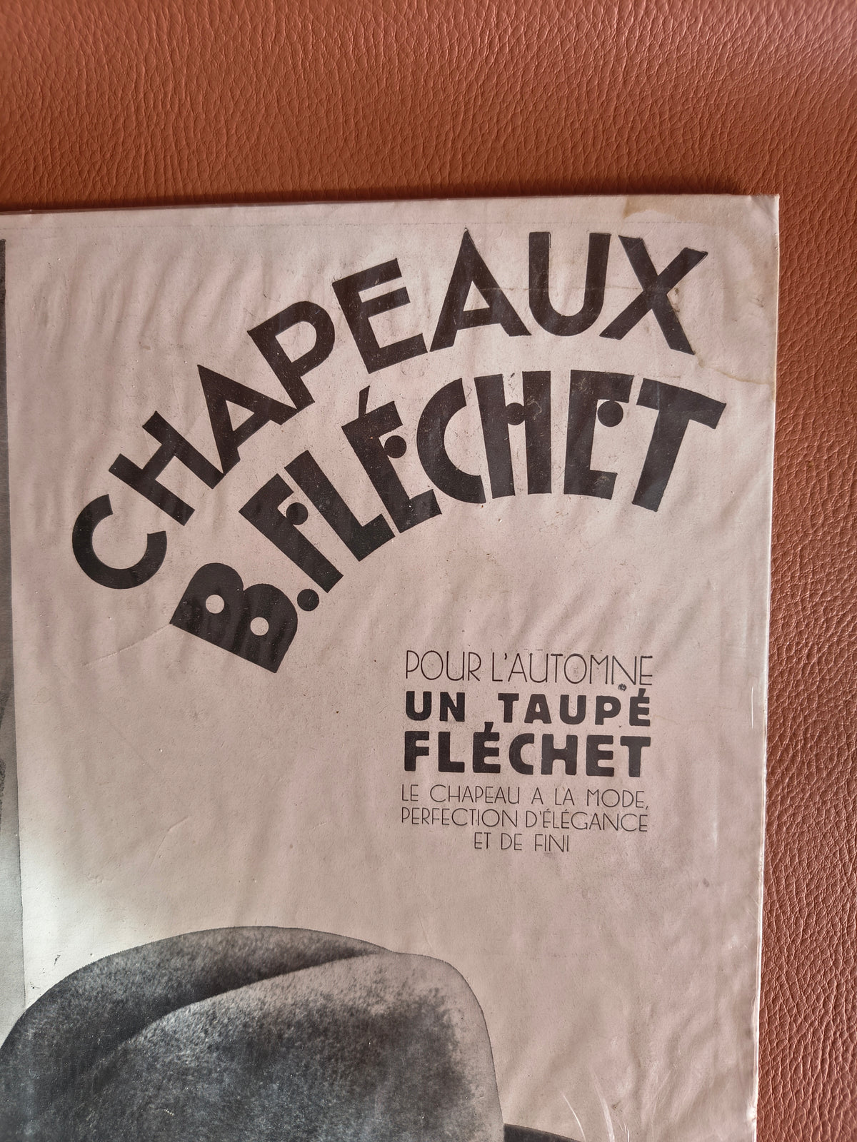 Affiche publicitaire Art Déco pour les chapeaux B. Fléch