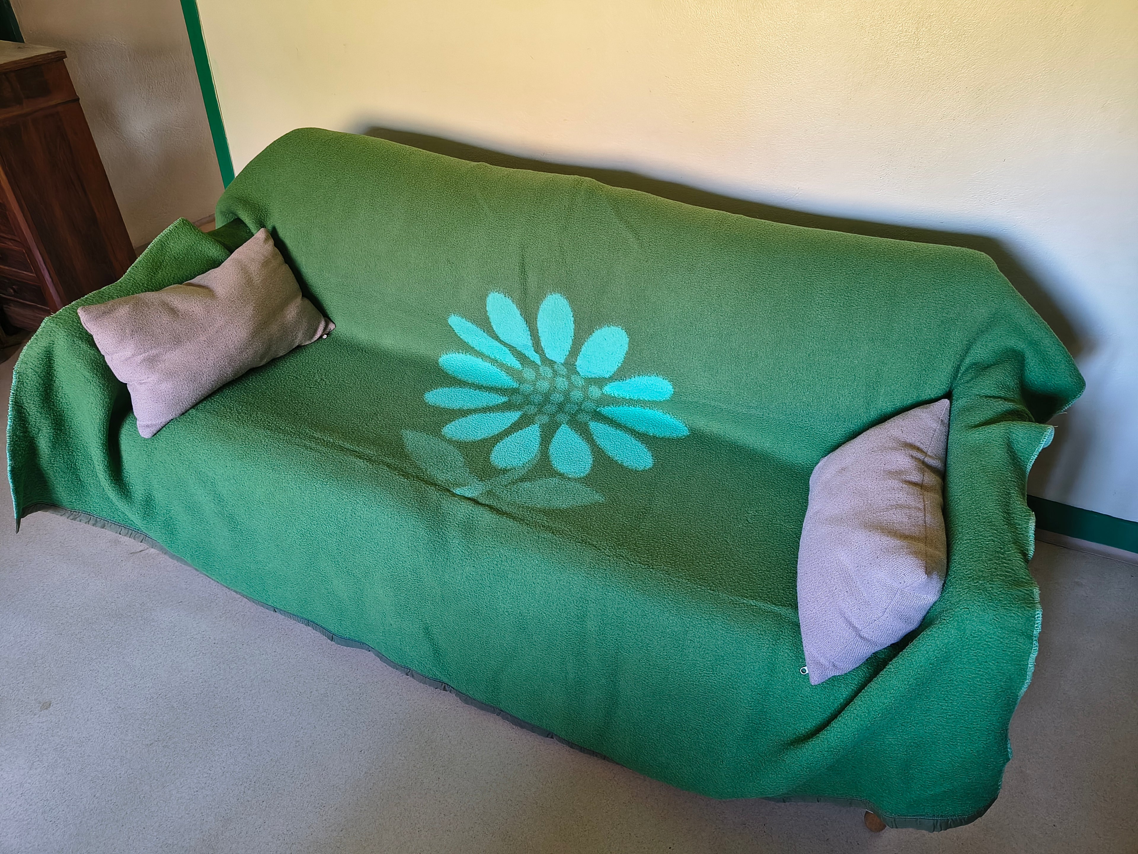 Couverture vintage turquoise et verte avec grosse fleur centrale