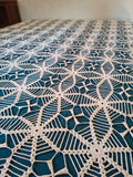 Couvre lit en crochet motif toile d'araignée