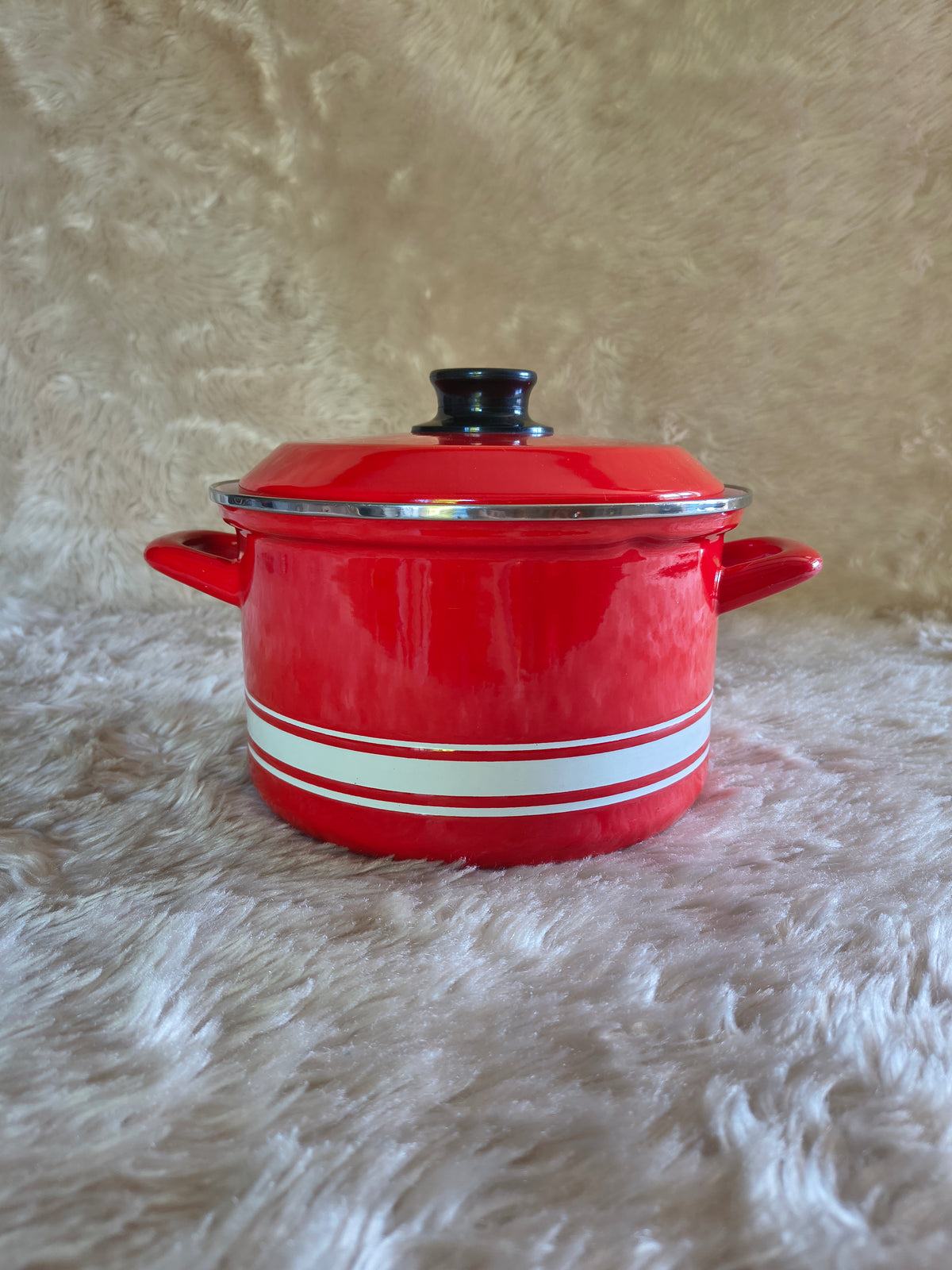 Faitout en métal émaillé rouge rayé blanc vintage années 80