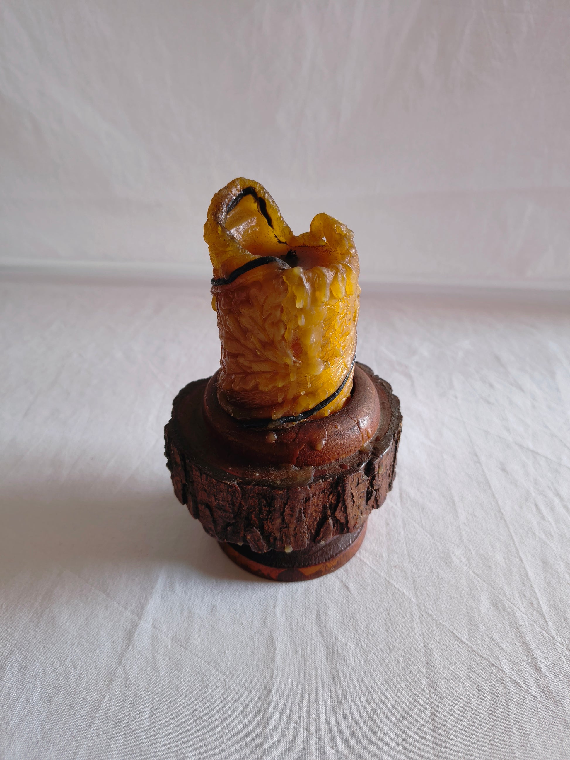 Bougeoir rustique en bois brut et sa bougie