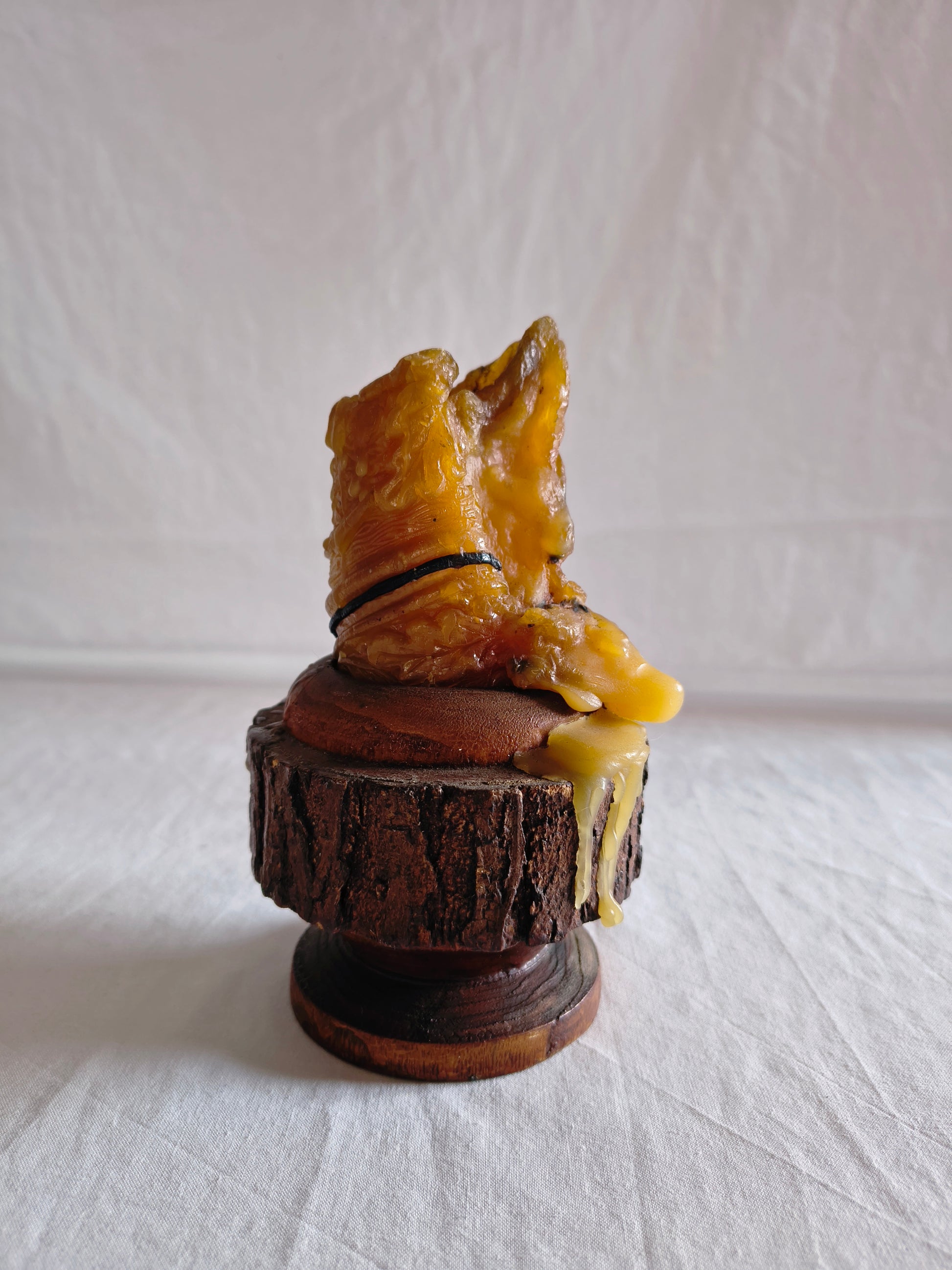 Bougeoir rustique en bois brut et sa bougie