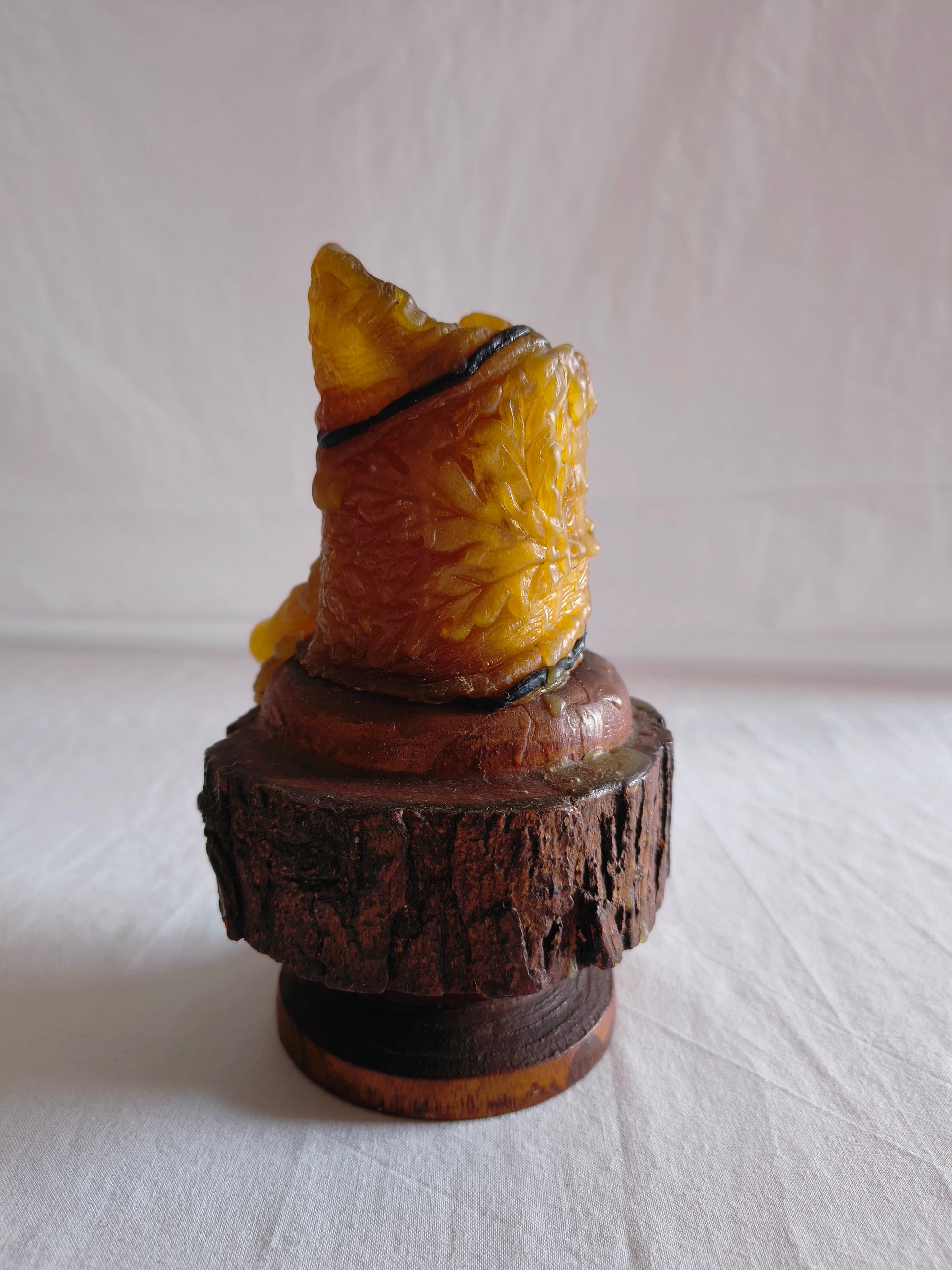 Bougeoir rustique en bois brut et sa bougie
