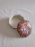 Boite en porcelaine japonaise Shibata motif fleurs de cerisier style Imari