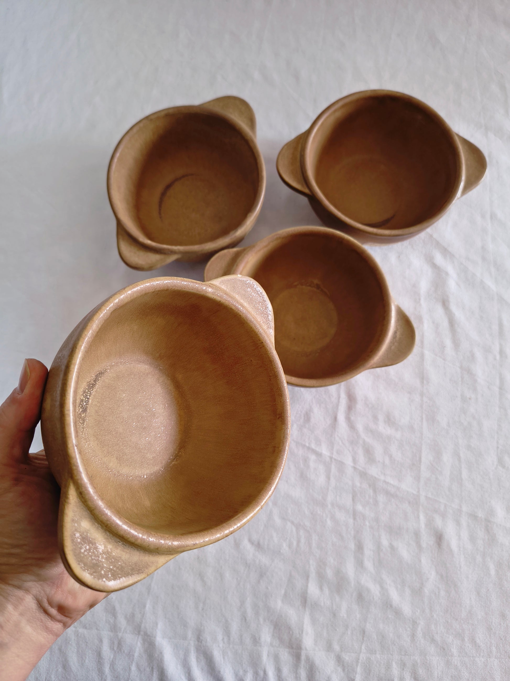 Bols à oreilles pour la soupe en vieux grès