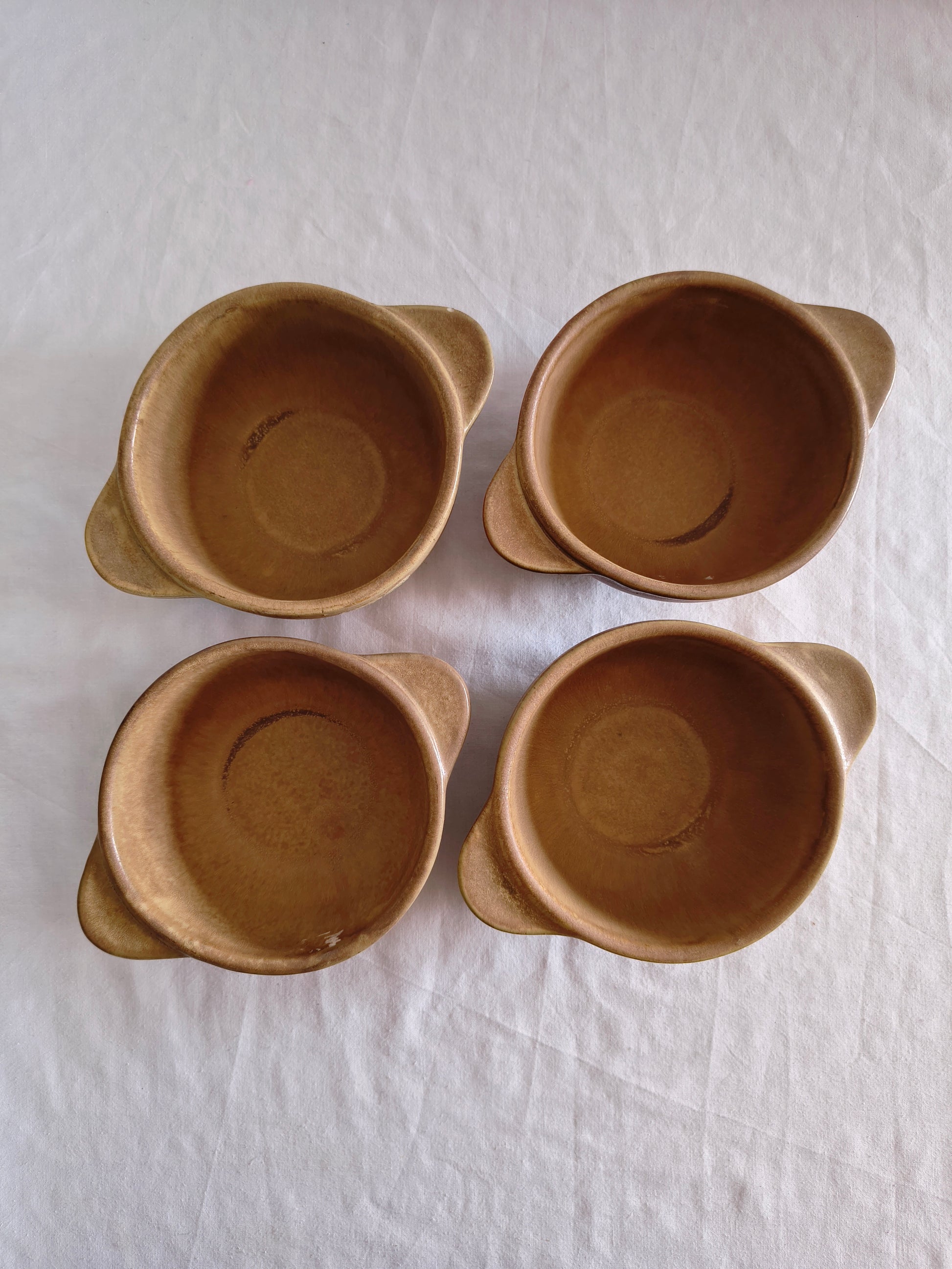 Bols à oreilles pour la soupe en vieux grès