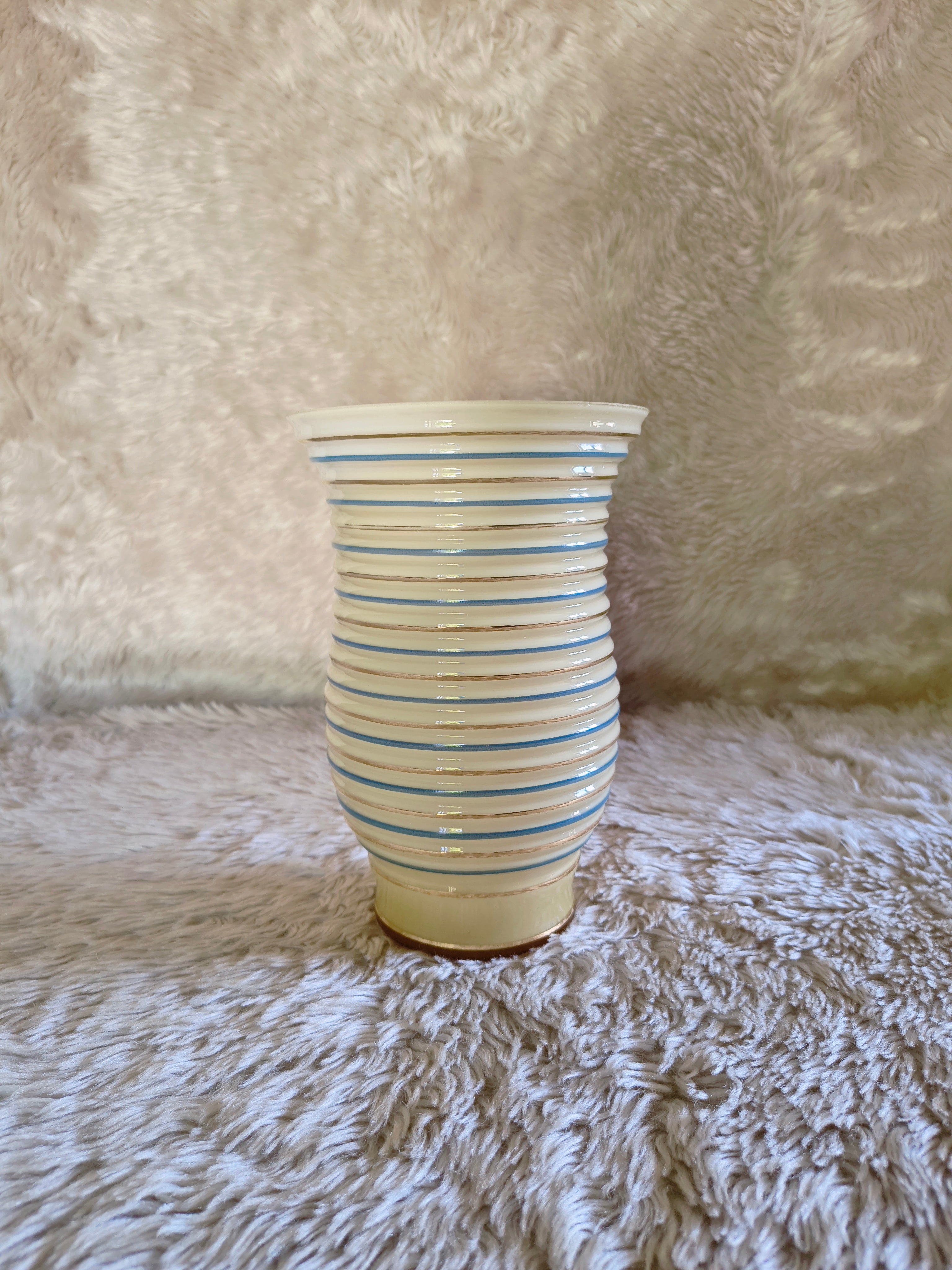 Vase en opaline vintage années 50 mid-century rayures bleu et doré