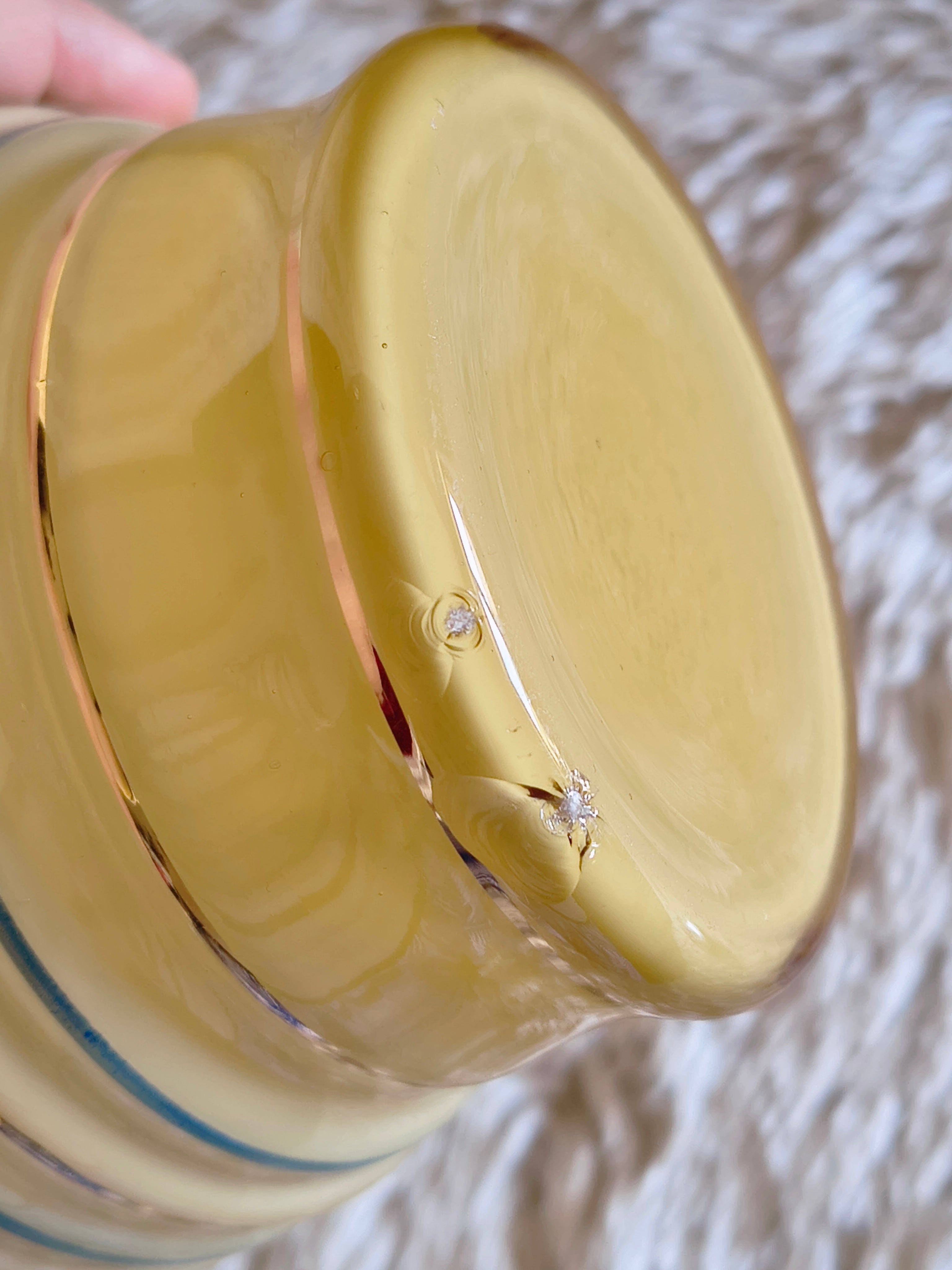 Vase en opaline vintage années 50 mid-century rayures bleu et doré