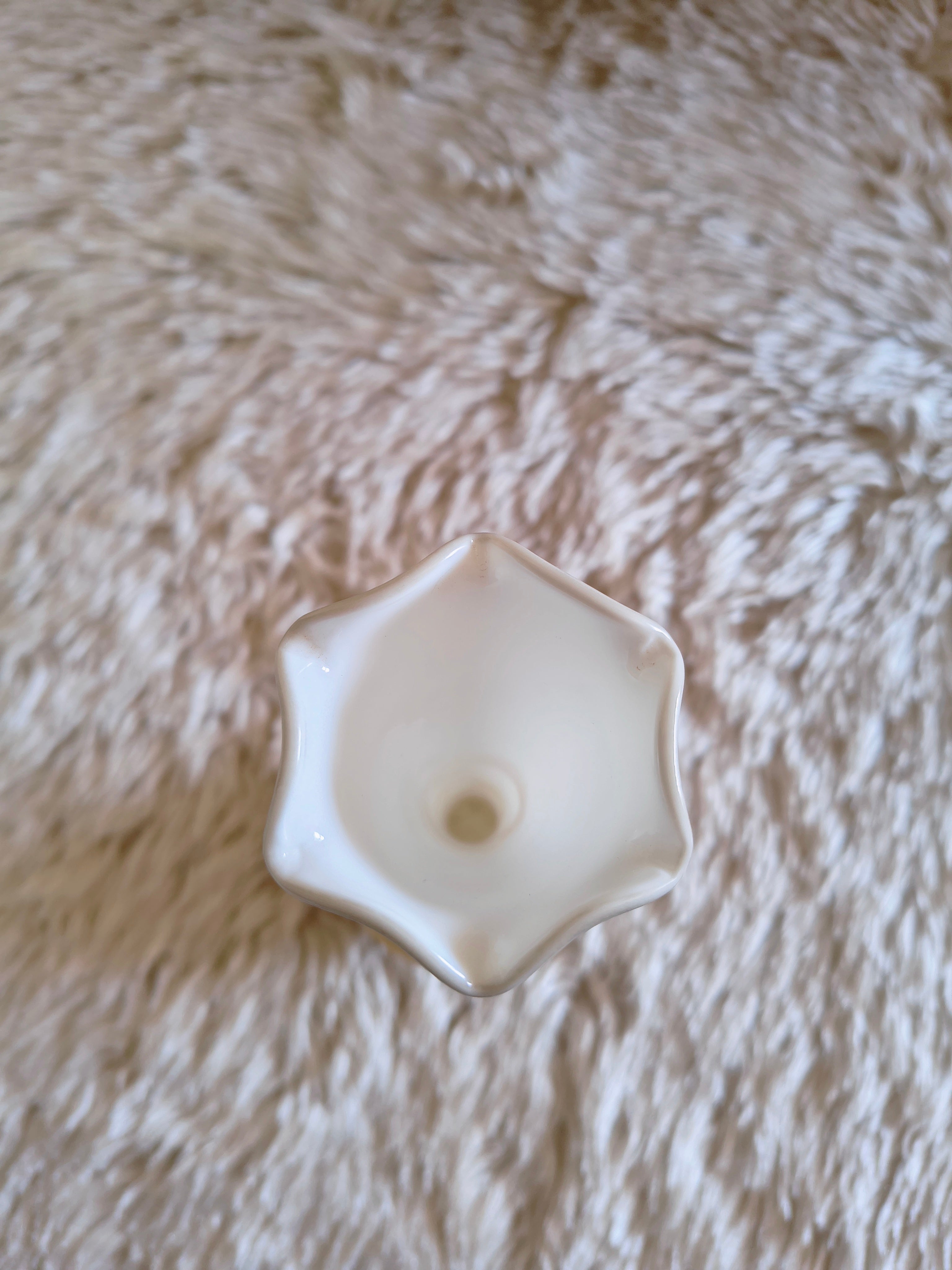 Petit vase soliflore en opaline thème japonais