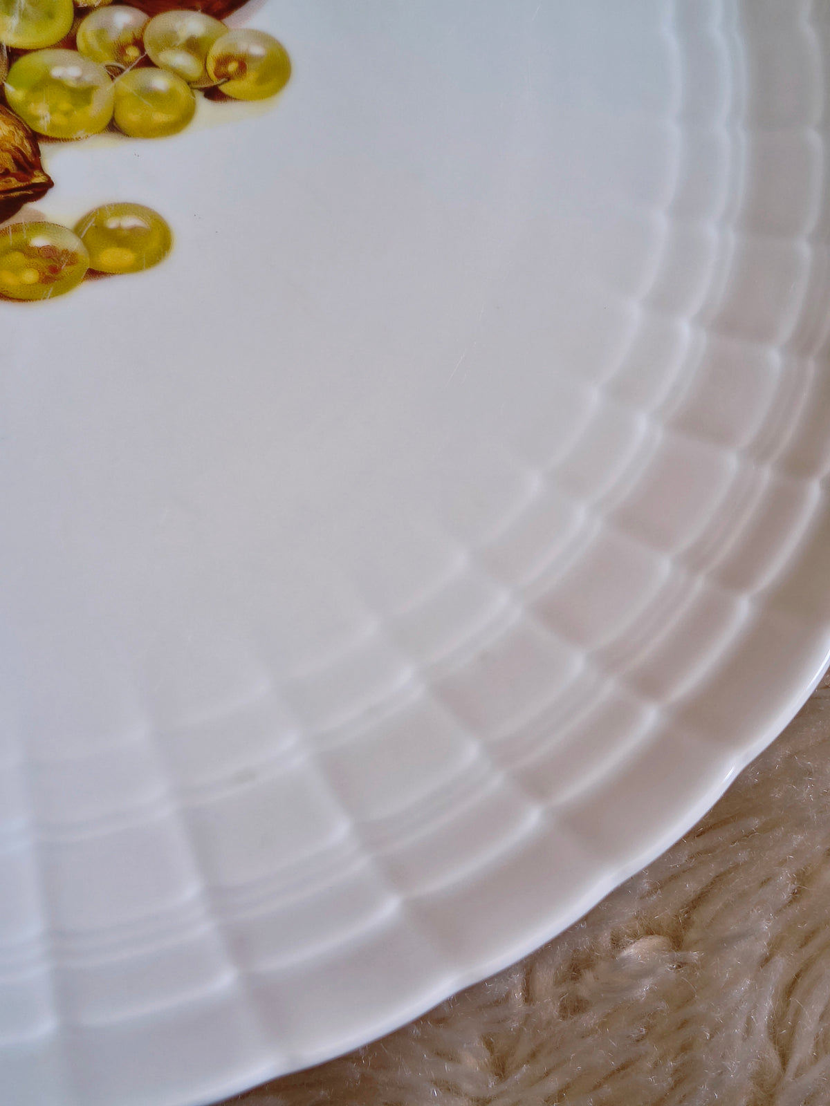 Grand plat de présentation décor noix et raisin porcelaine allemande Hutschenreuther