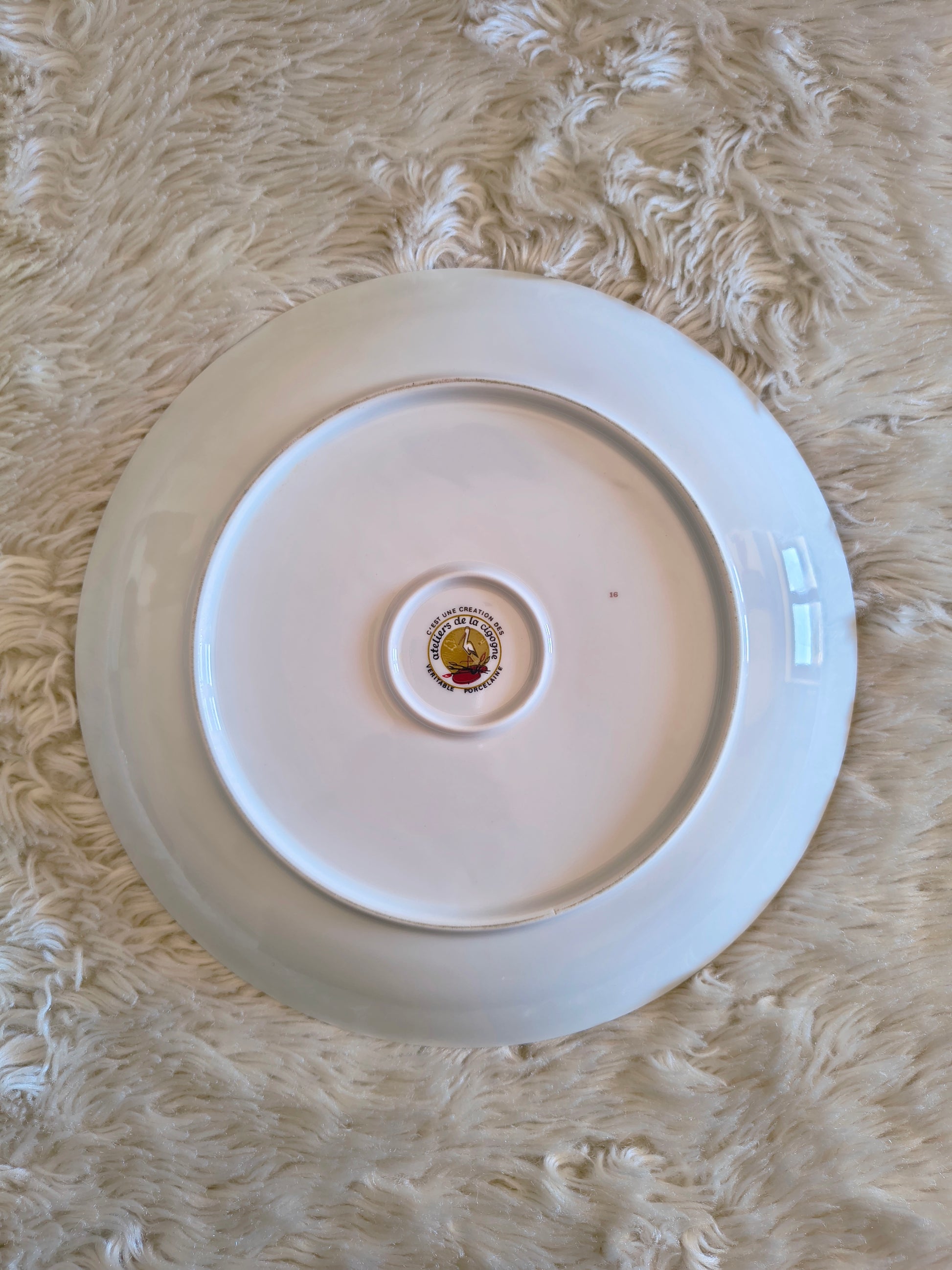 Service d'assiettes en porcelaine décor d'animaux des bois