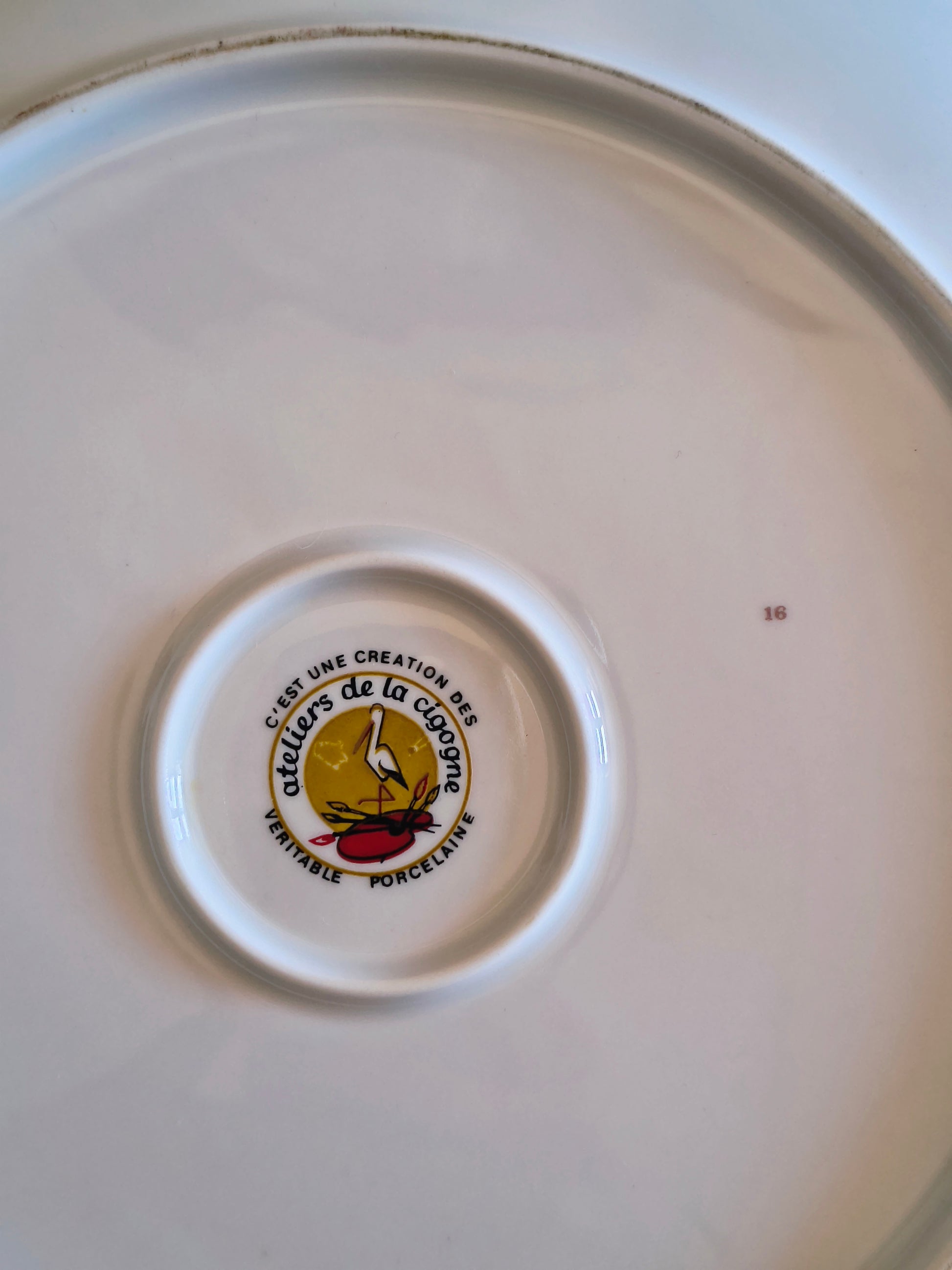 Service d'assiettes en porcelaine décor d'animaux des bois