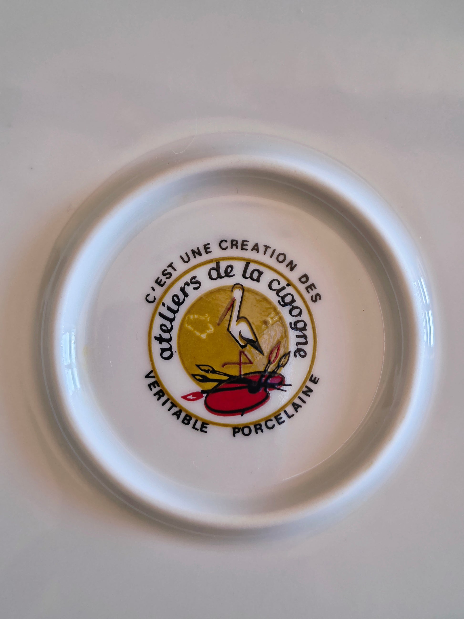 Service d'assiettes en porcelaine décor d'animaux des bois