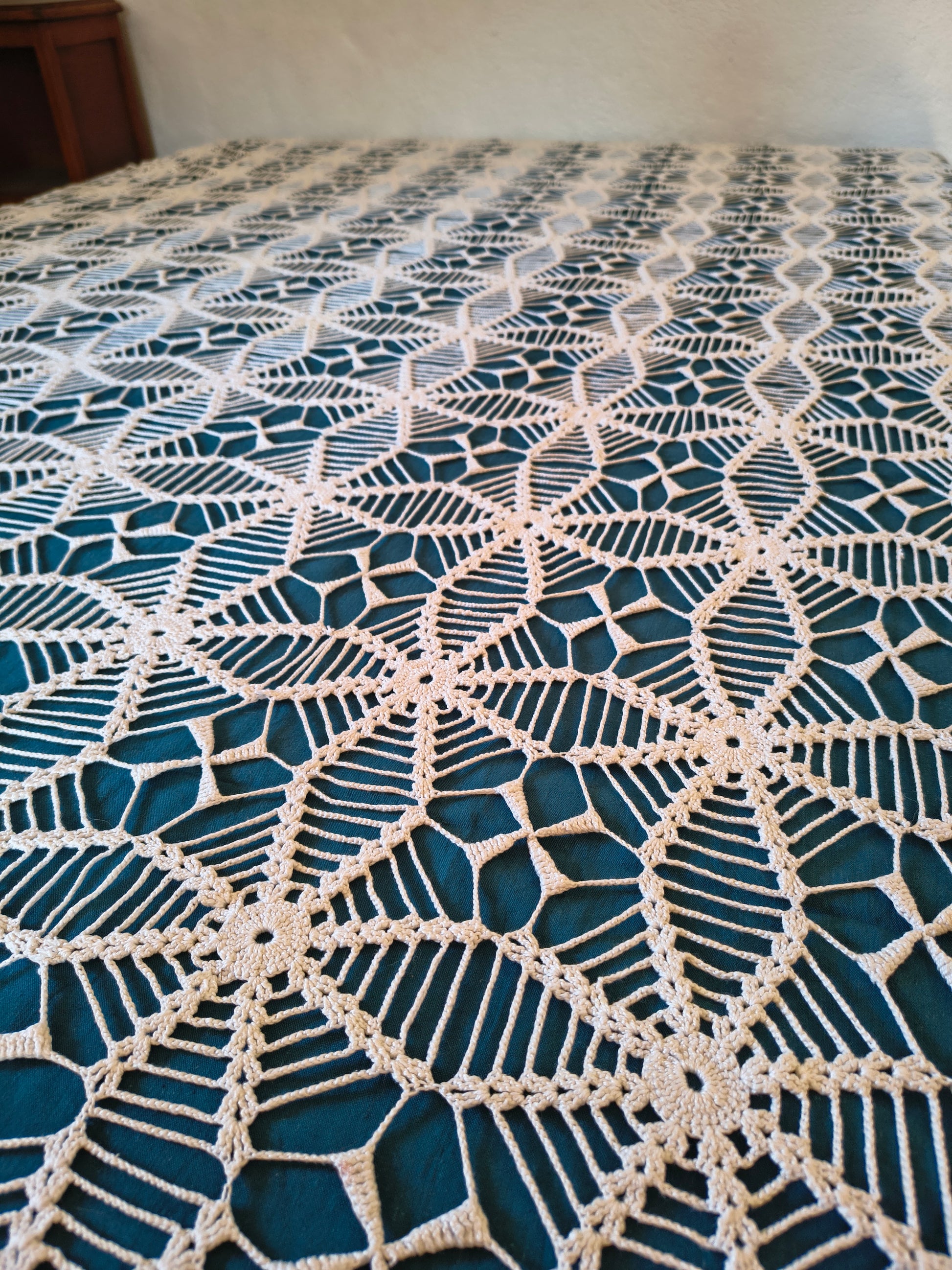 Dessus de lit / plaid fait main au crochet coton blanc motif géométrique