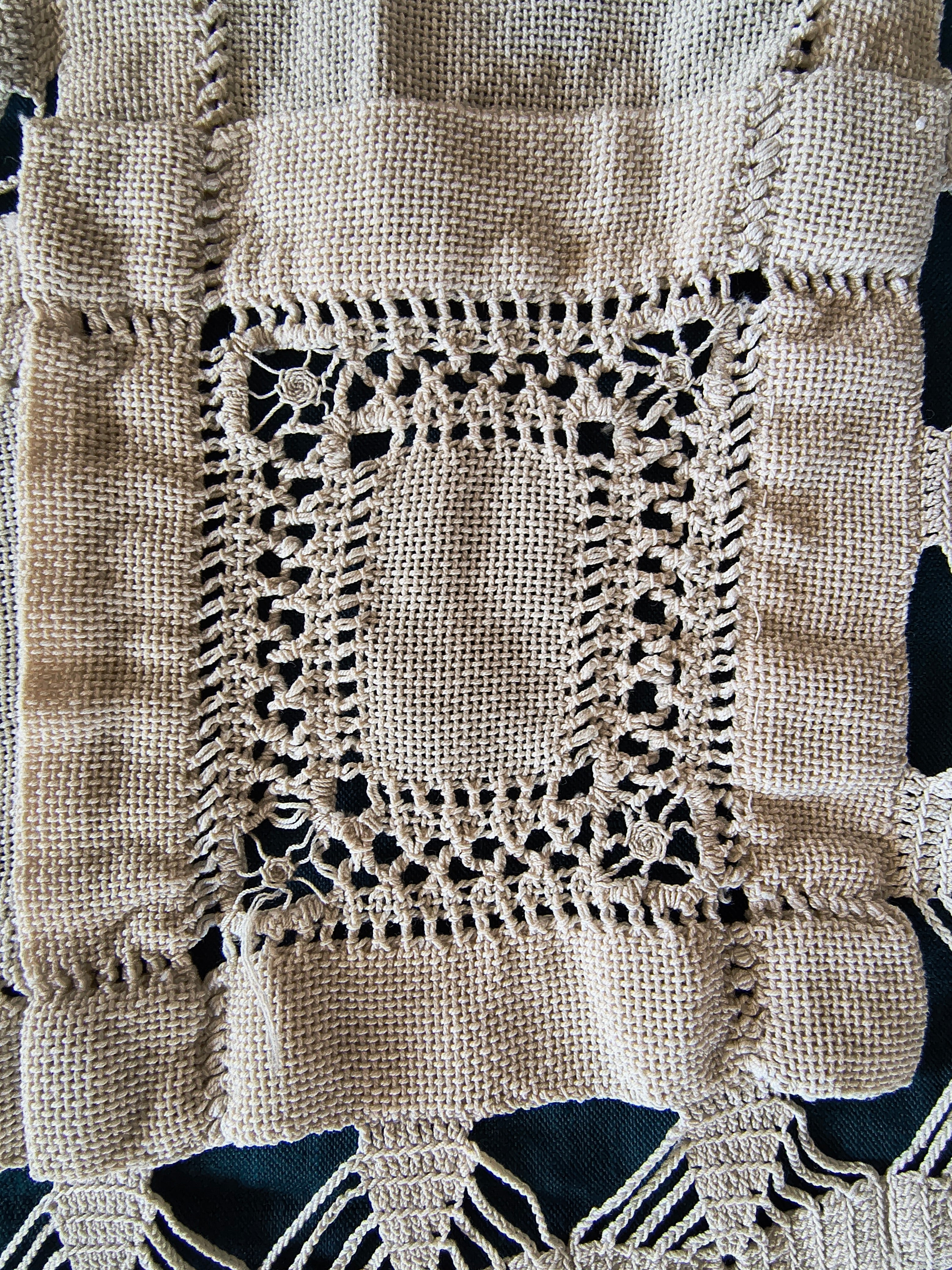Jeté de lit ancien en coton écru tissage et crochet