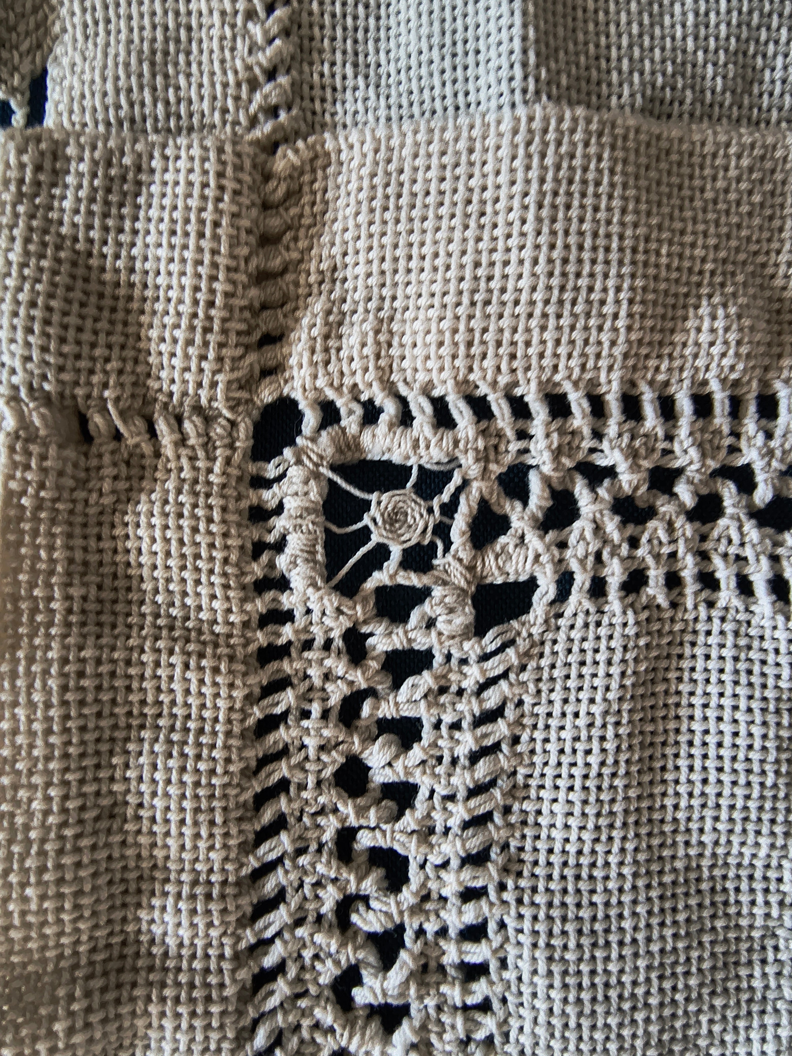 Jeté de lit ancien en coton écru tissage et crochet