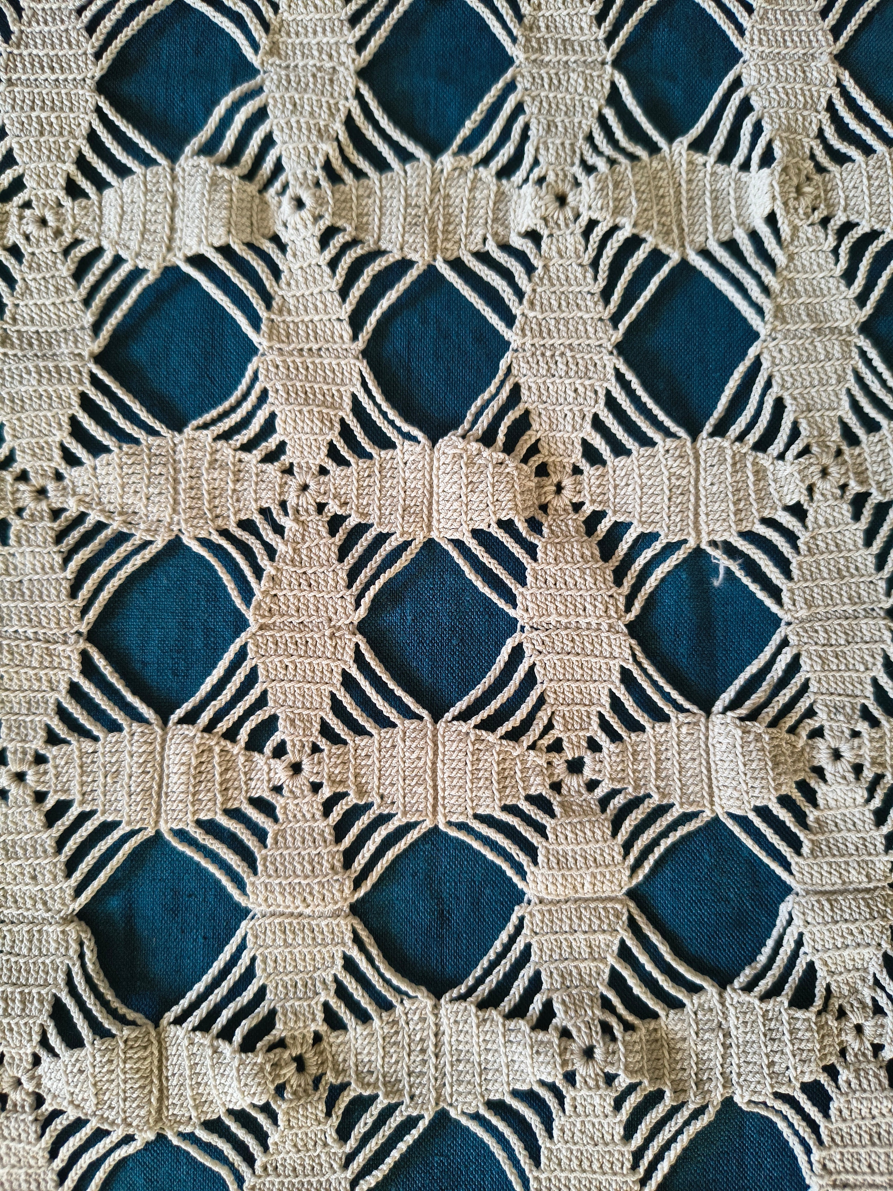 Jeté de lit ancien en coton écru tissage et crochet