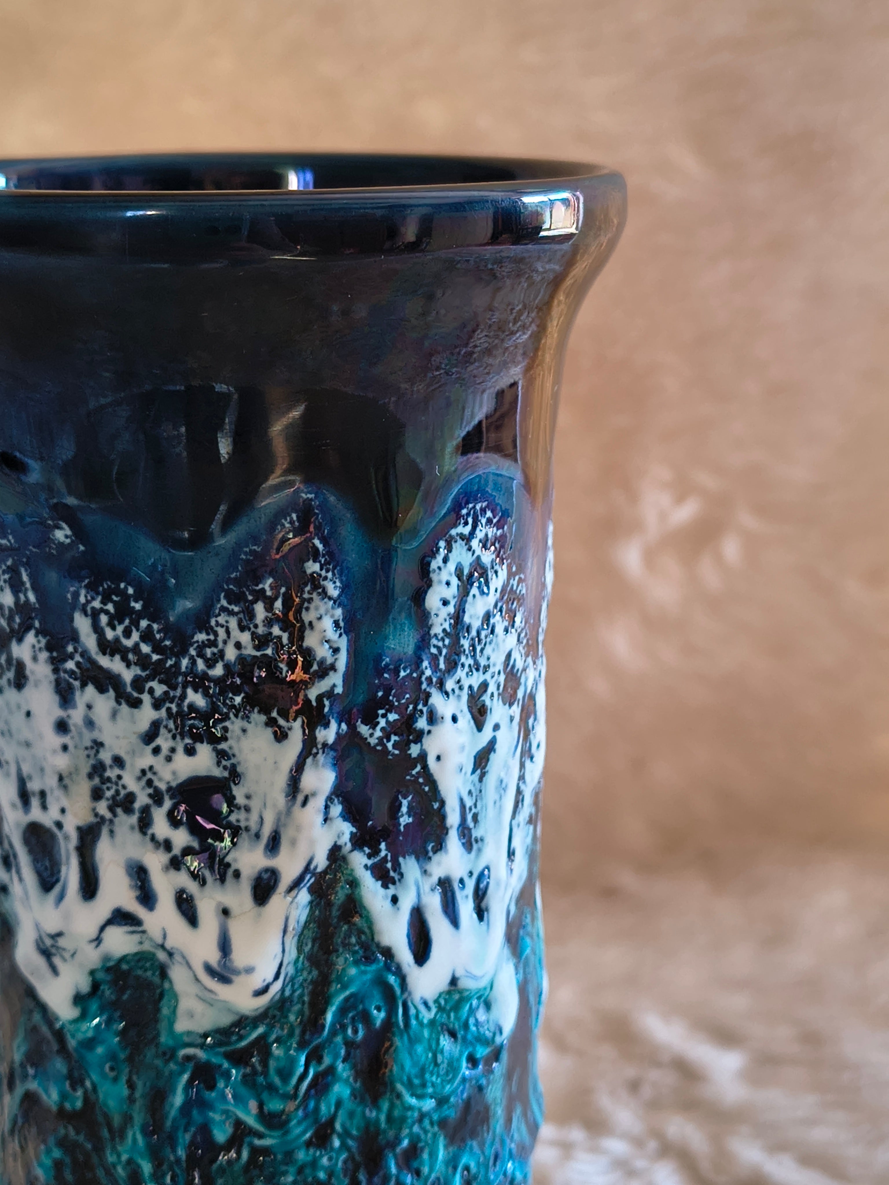 Grand vase bleu émail écume Fat Lava style Vallauris
