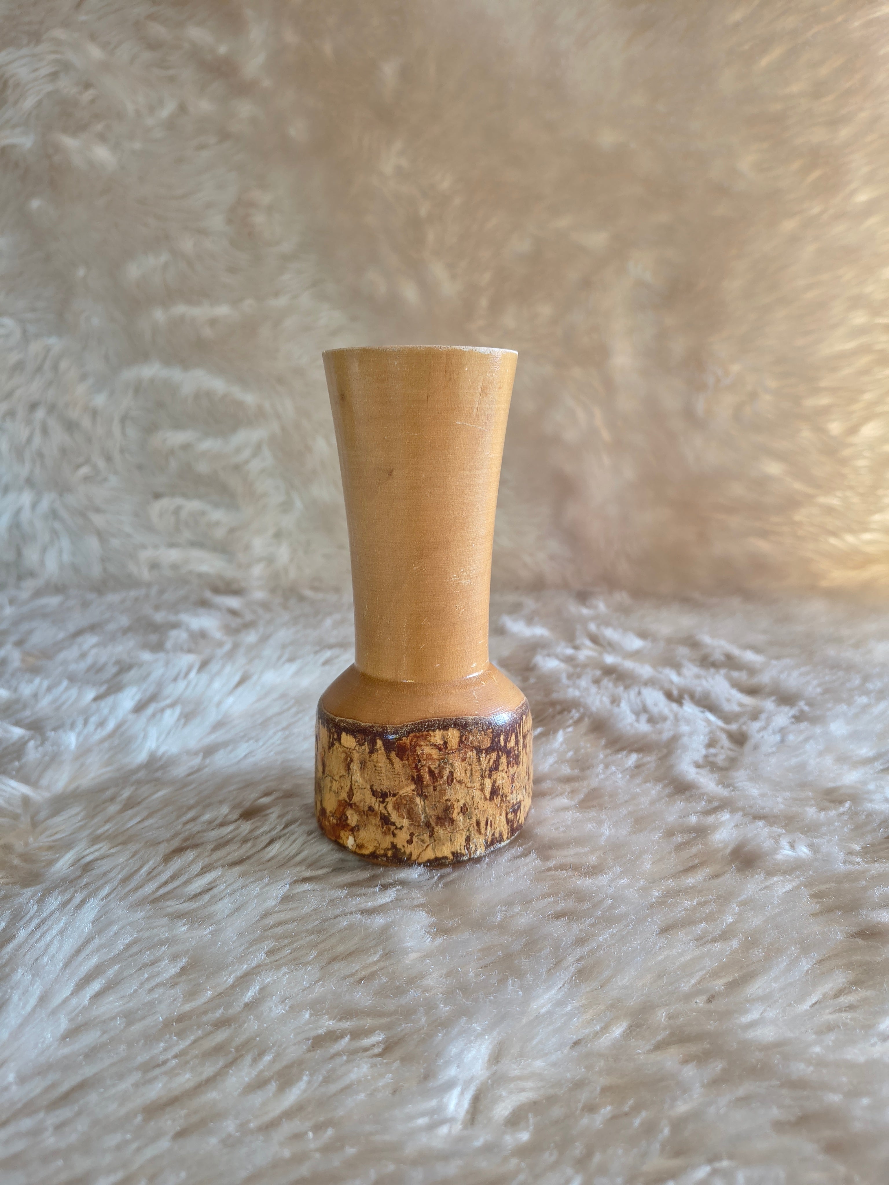 Petit vase vintage rustique en buis tourné