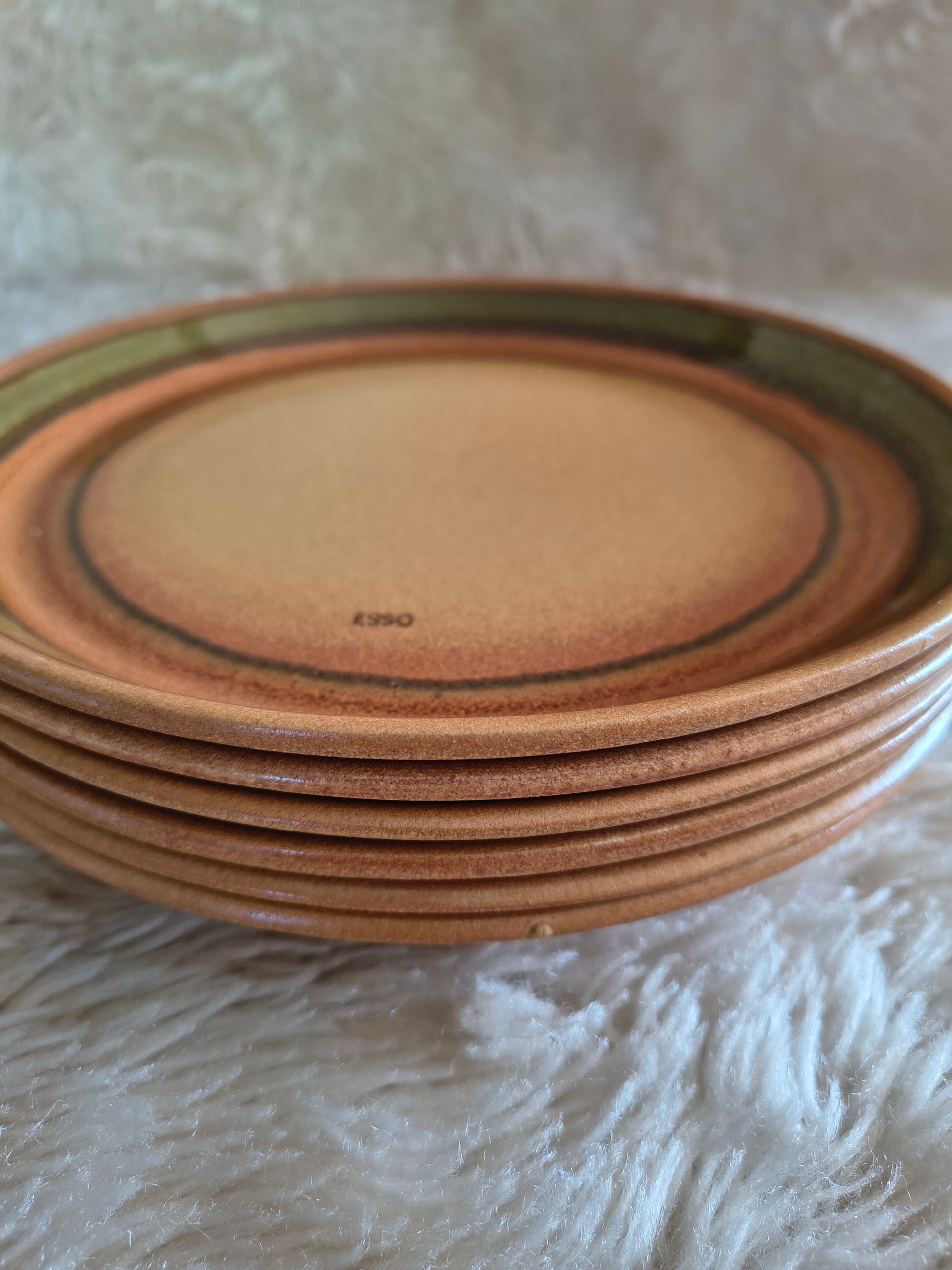 Assiettes plates vintage en grès Esso