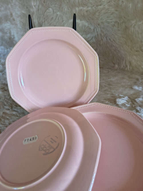 Assiettes à dessert rose octogonales décor demi perles faïence de Provence