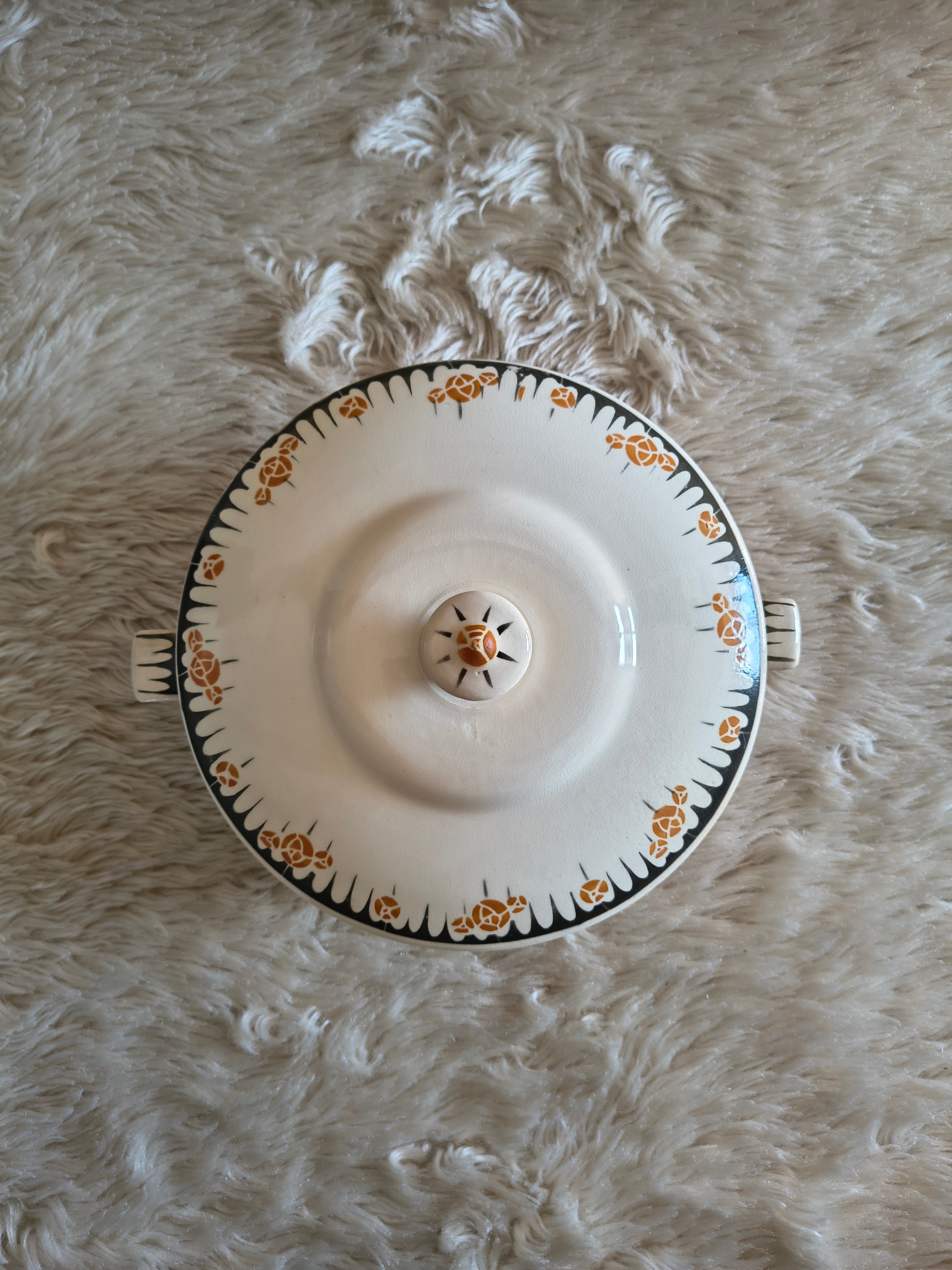 Légumier ancien en faïence style Art Deco decor noir et orange fleurs stylisées