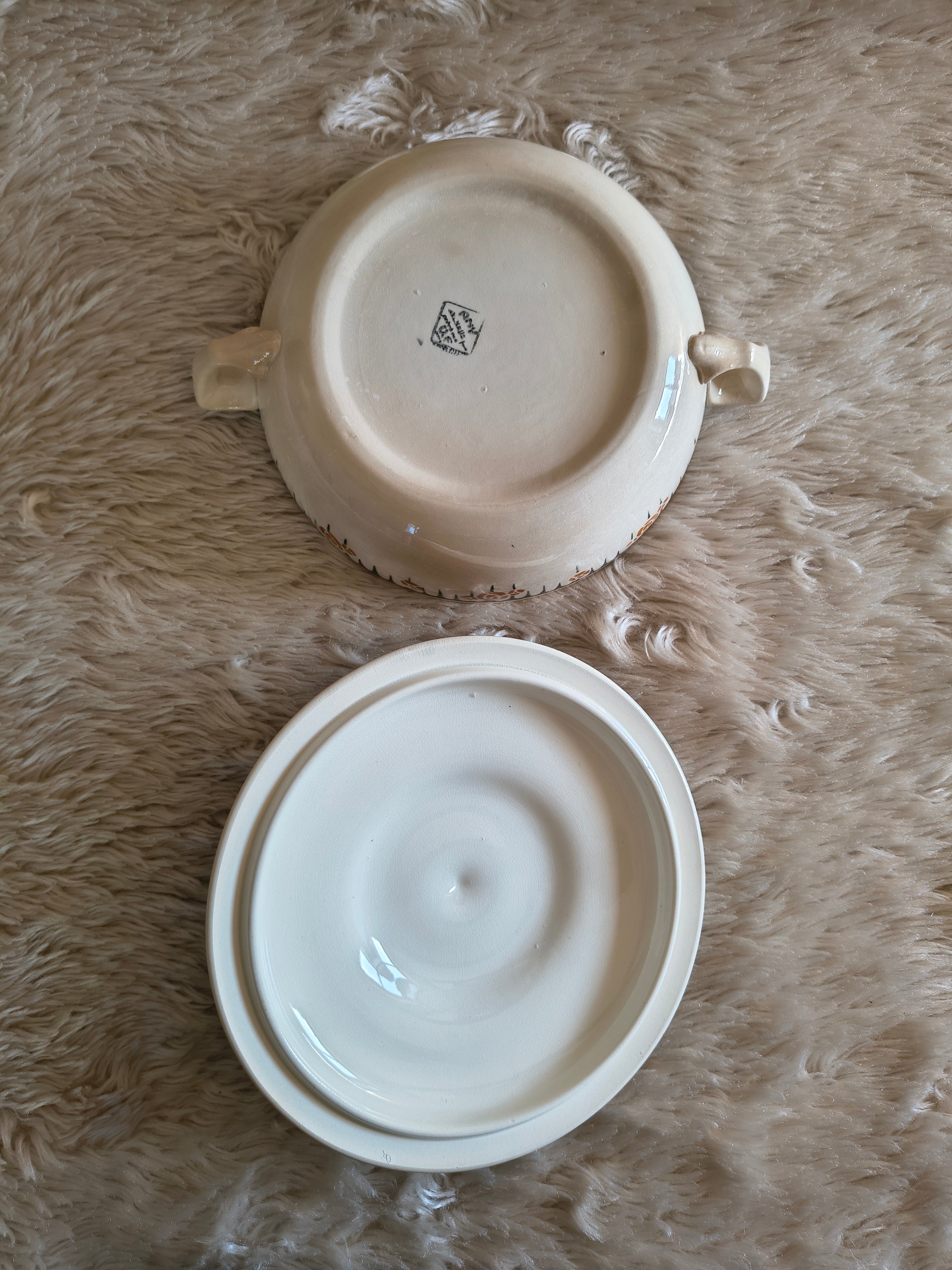 Légumier ancien en faïence style Art Deco decor noir et orange fleurs stylisées