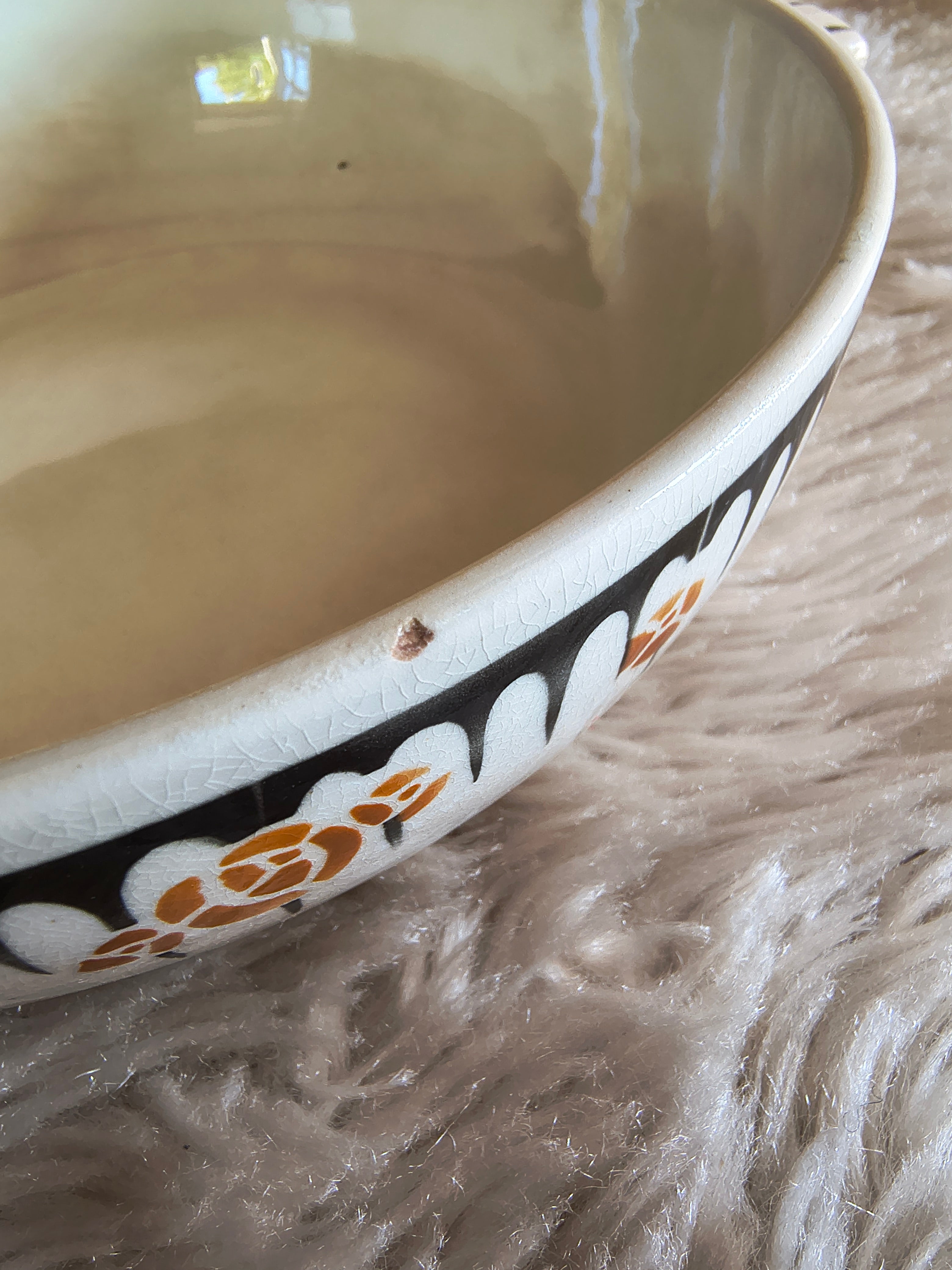 Légumier ancien en faïence style Art Deco decor noir et orange fleurs stylisées