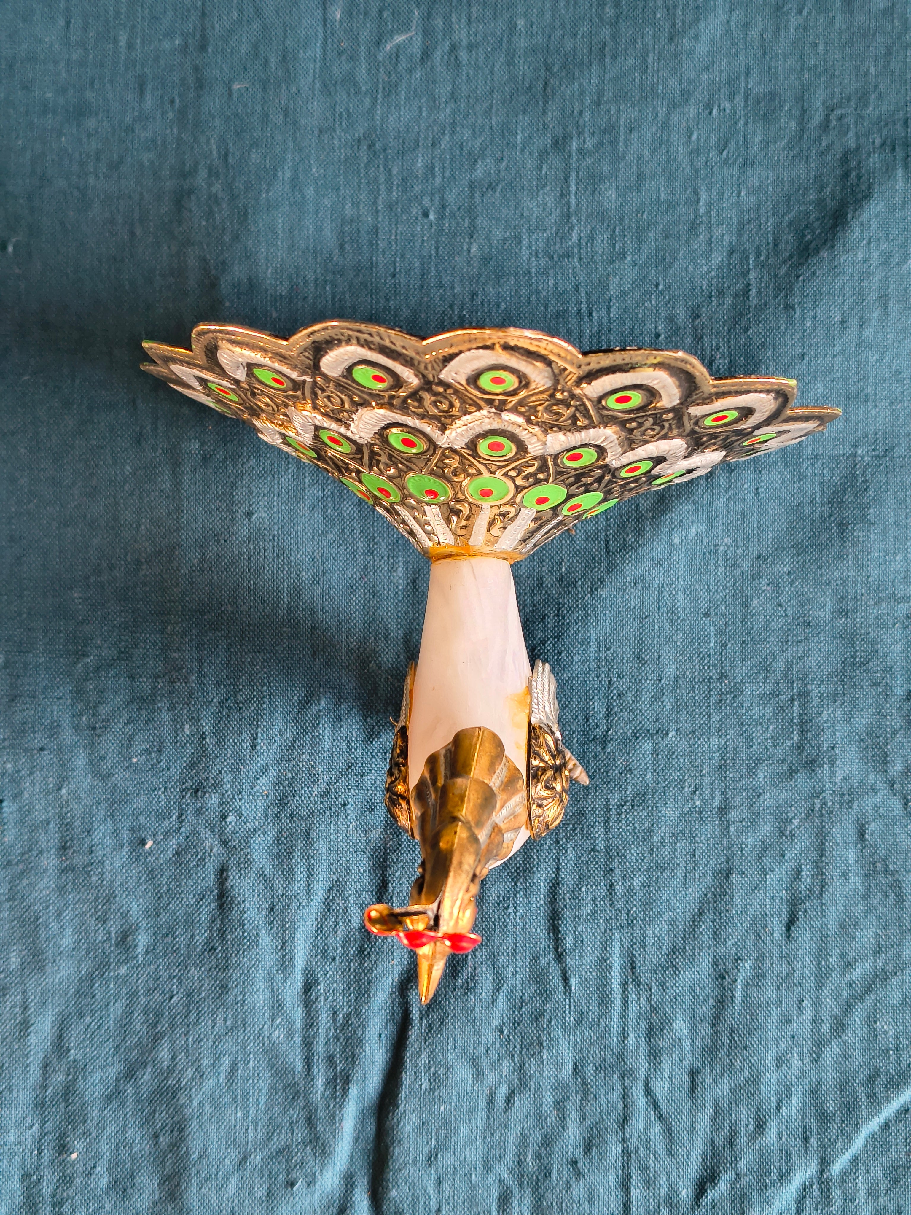 Figurine paon en métal doré et argenté style asiatique kitsch