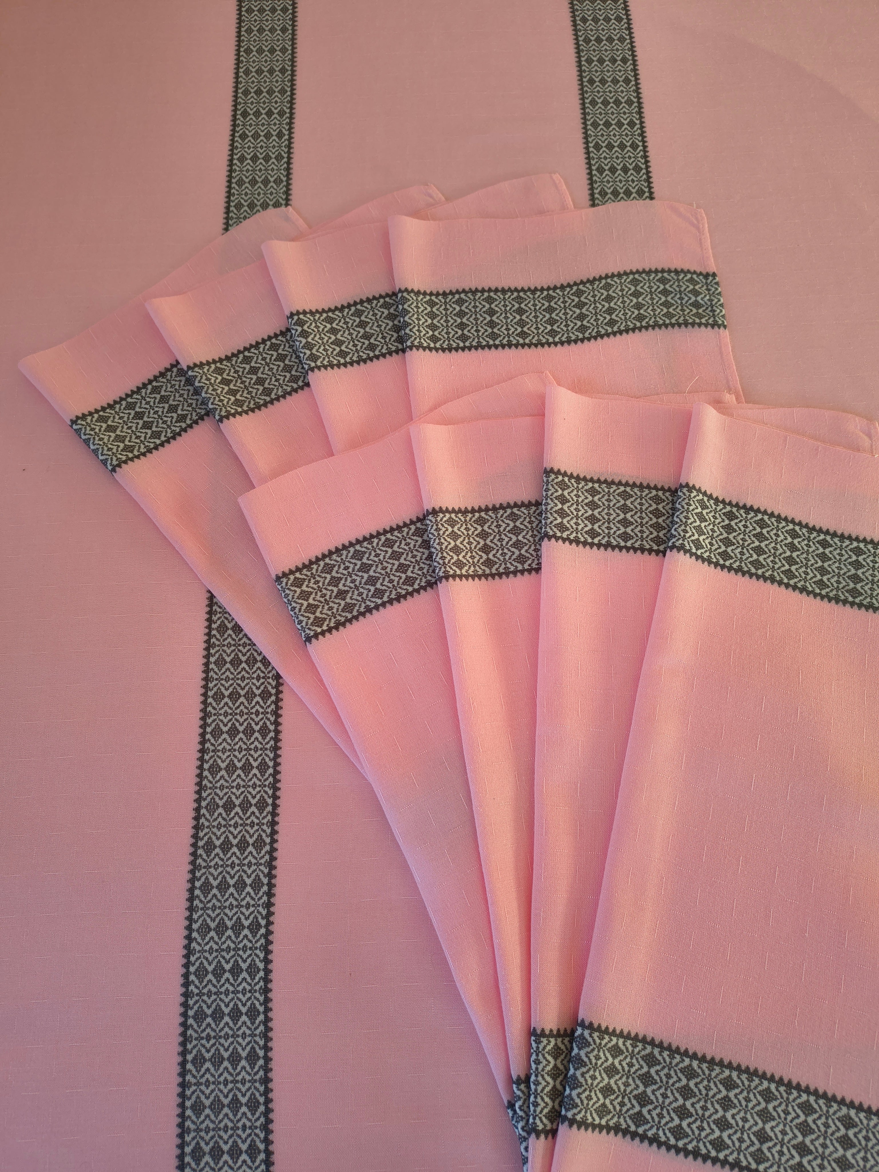 Nappe et 8 serviettes vintage en Dralon rose et frise noir et blanc