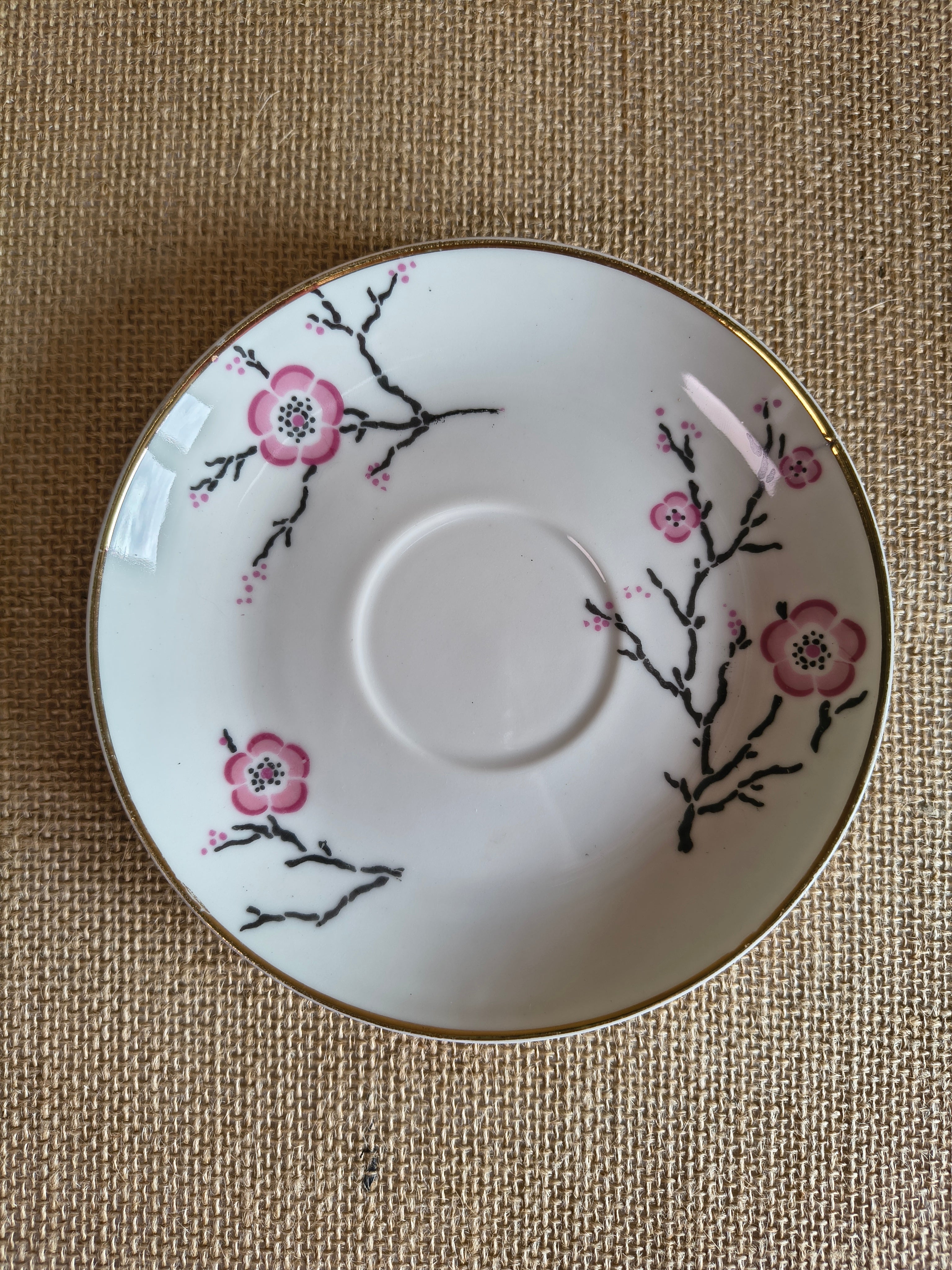 Service à thé "tête à tête" en porcelaine fine de Limoges sur plateau décor fleurs de cerisier sakura