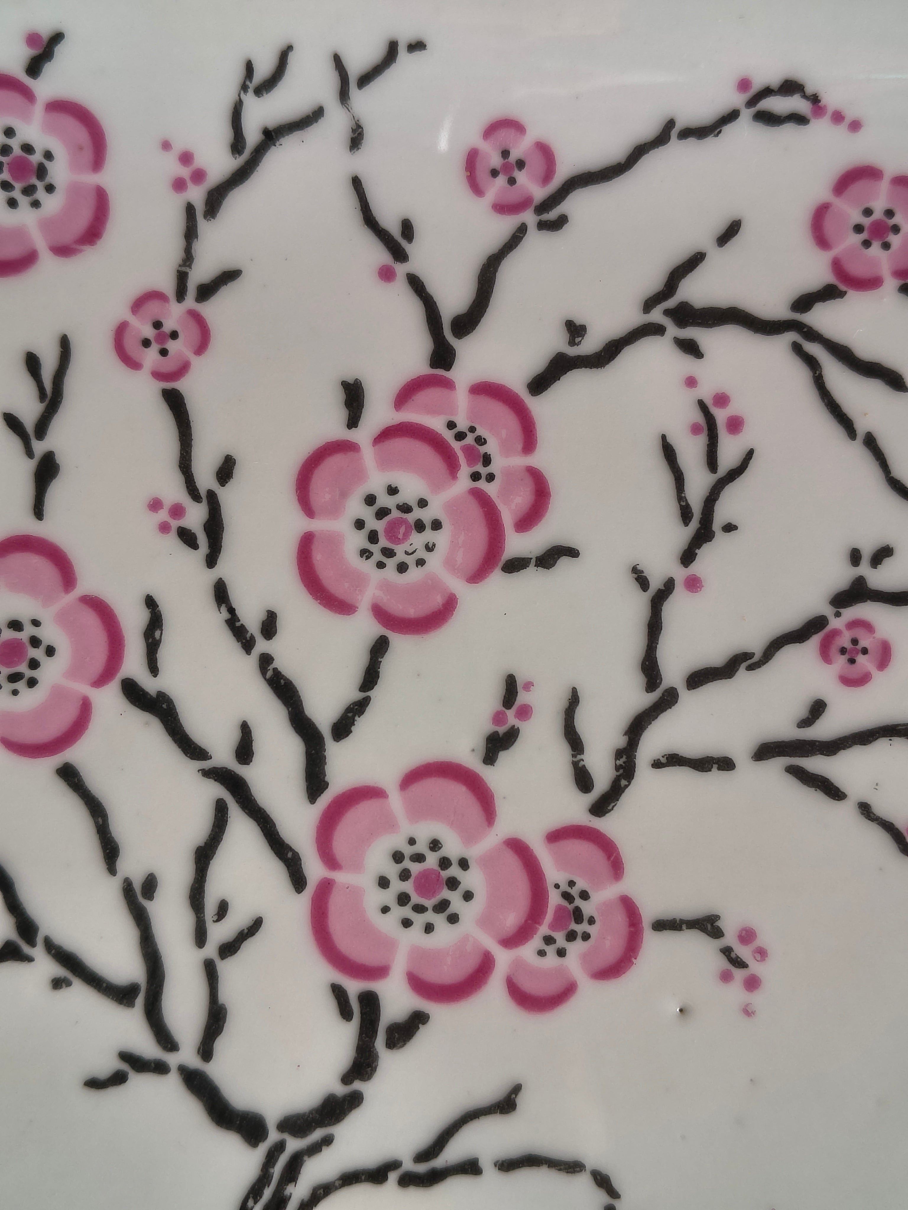 Service à thé "tête à tête" en porcelaine fine de Limoges sur plateau décor fleurs de cerisier sakura