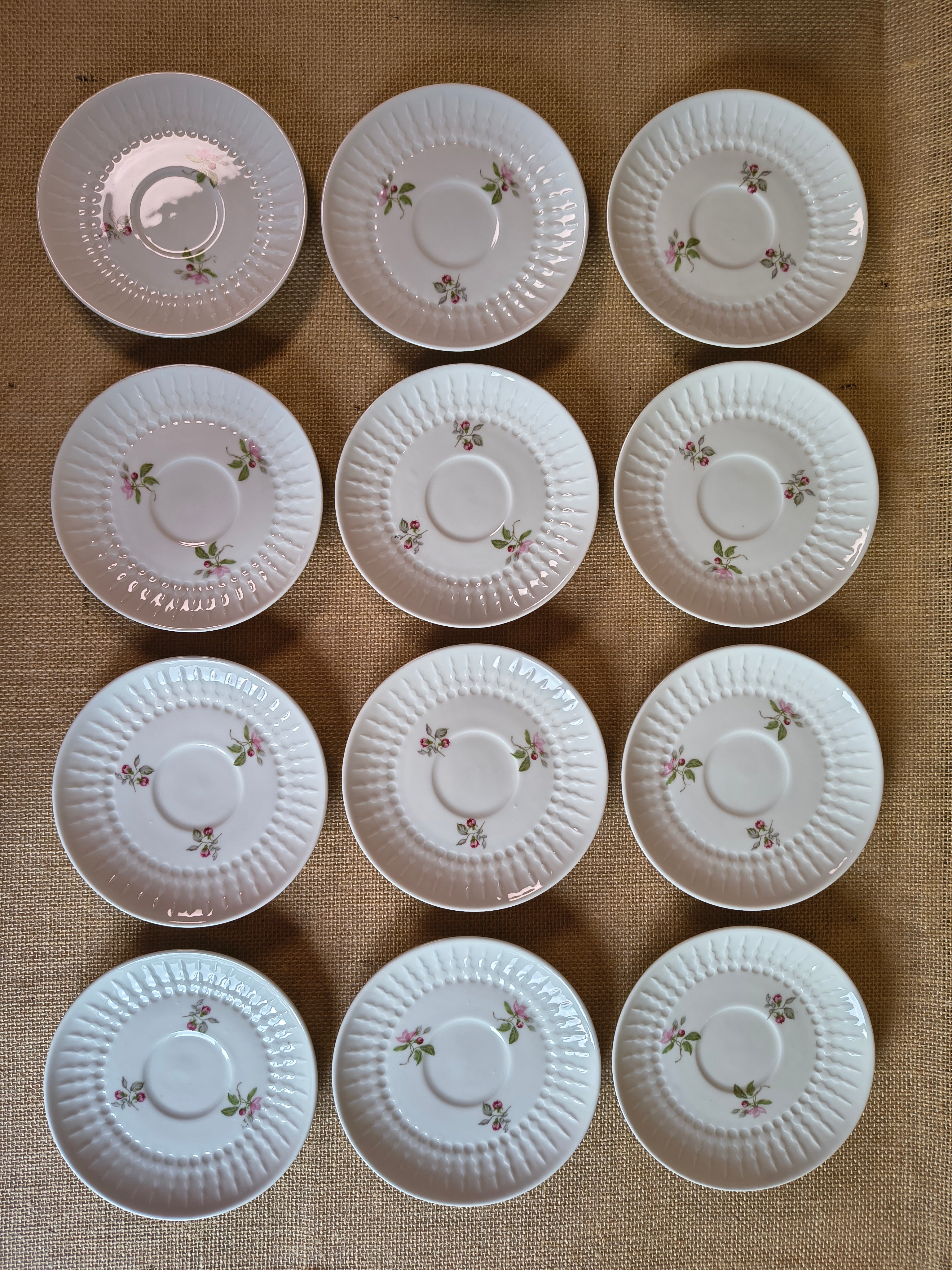 Service à café en porcelaine de Chauvigny décor petites fleurs