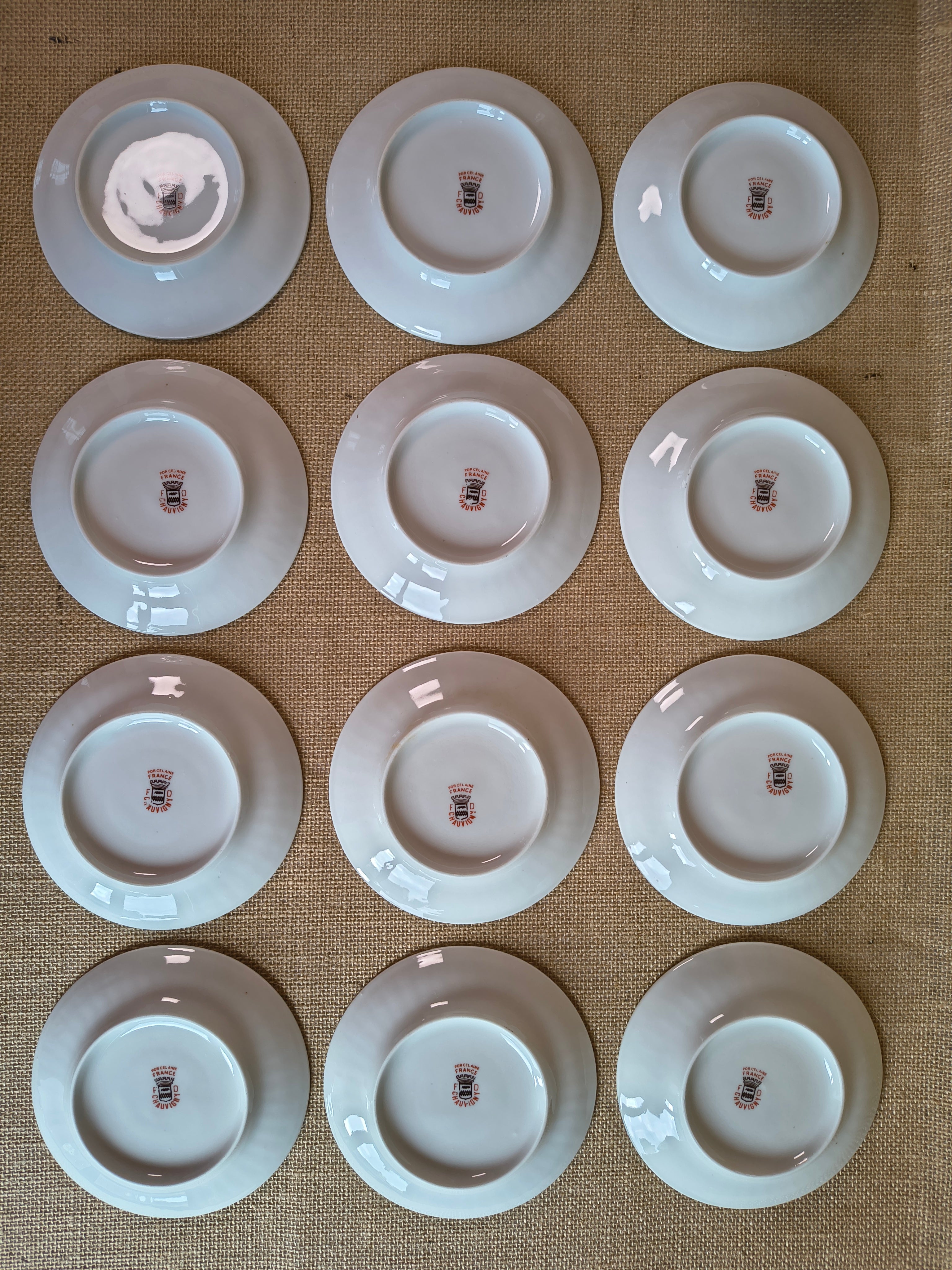 Service à café en porcelaine de Chauvigny décor petites fleurs