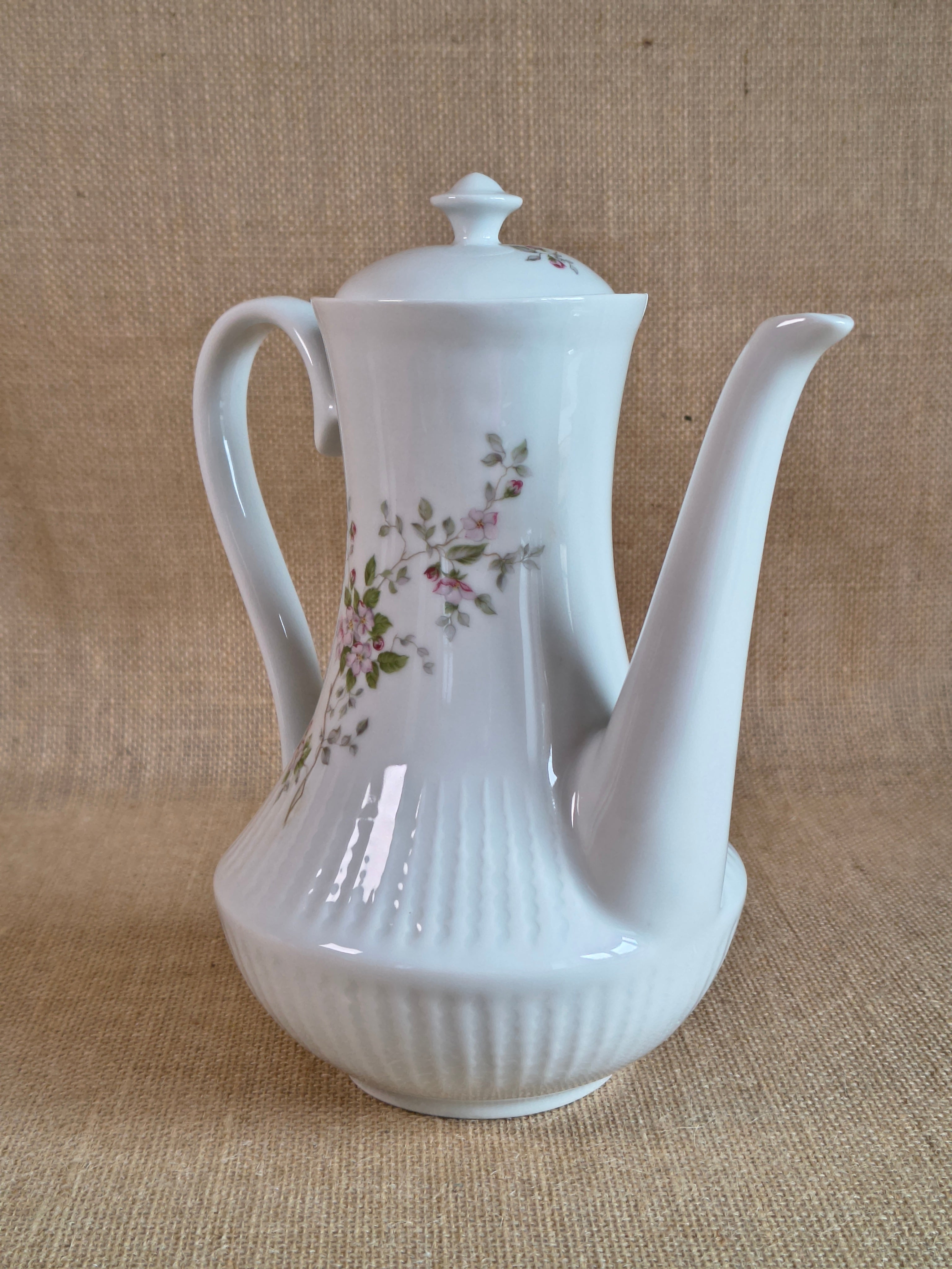 Service à café en porcelaine de Chauvigny décor petites fleurs