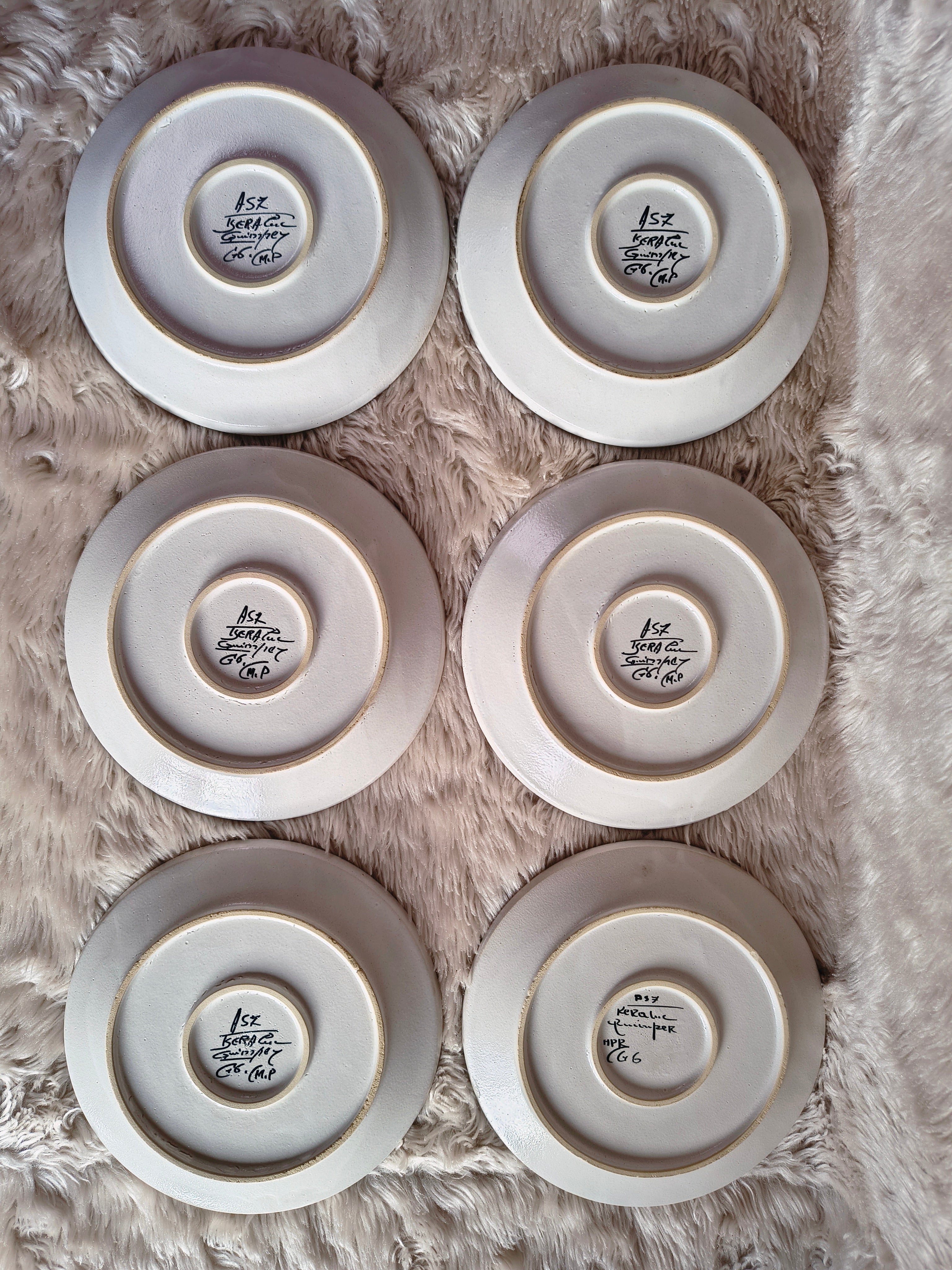 Assiettes plates vintage grès Keraluc Quimper décor Renaissance modèle G6-A57
