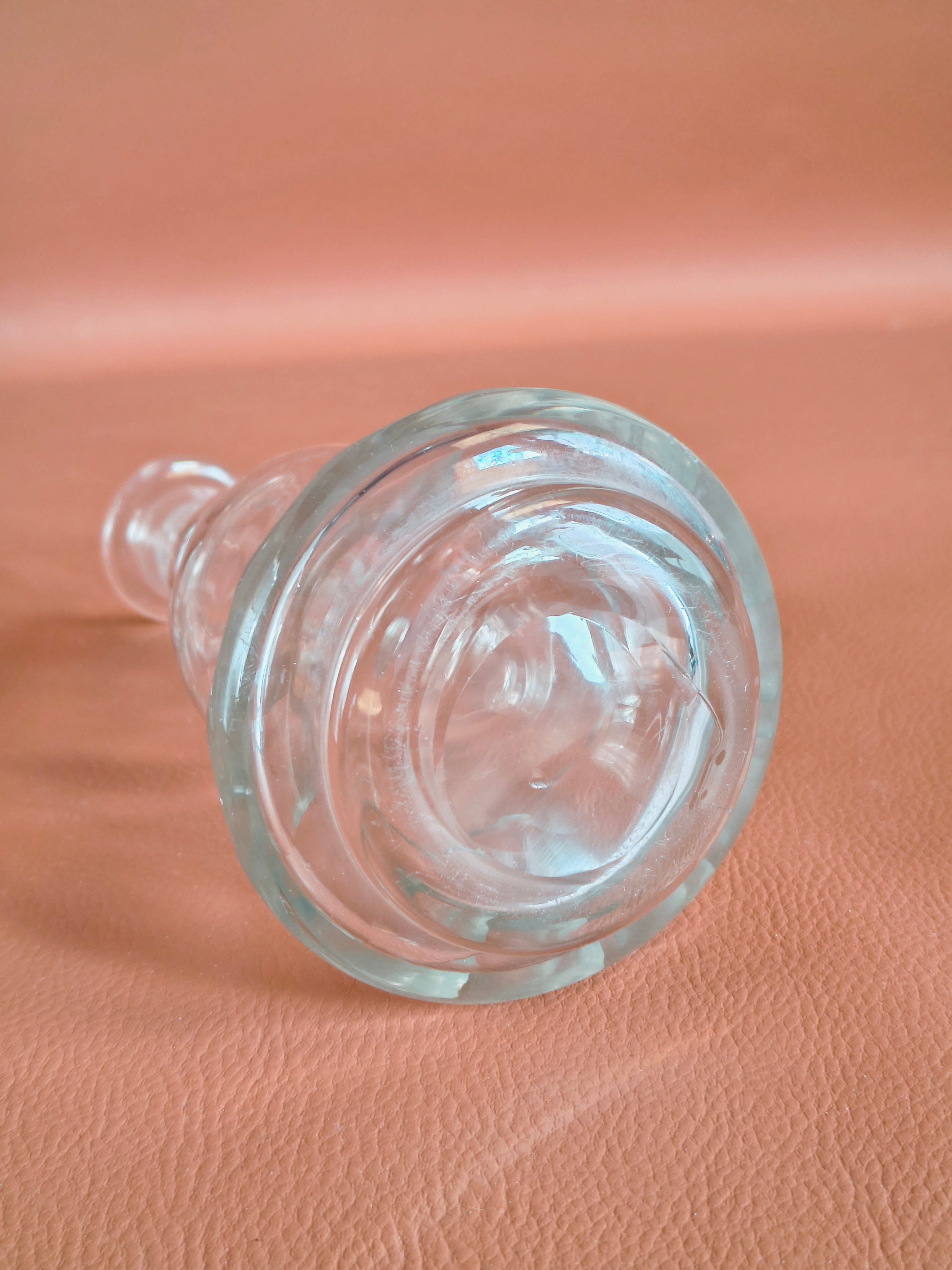 Ancienne carafe à liqueur graduée en verre