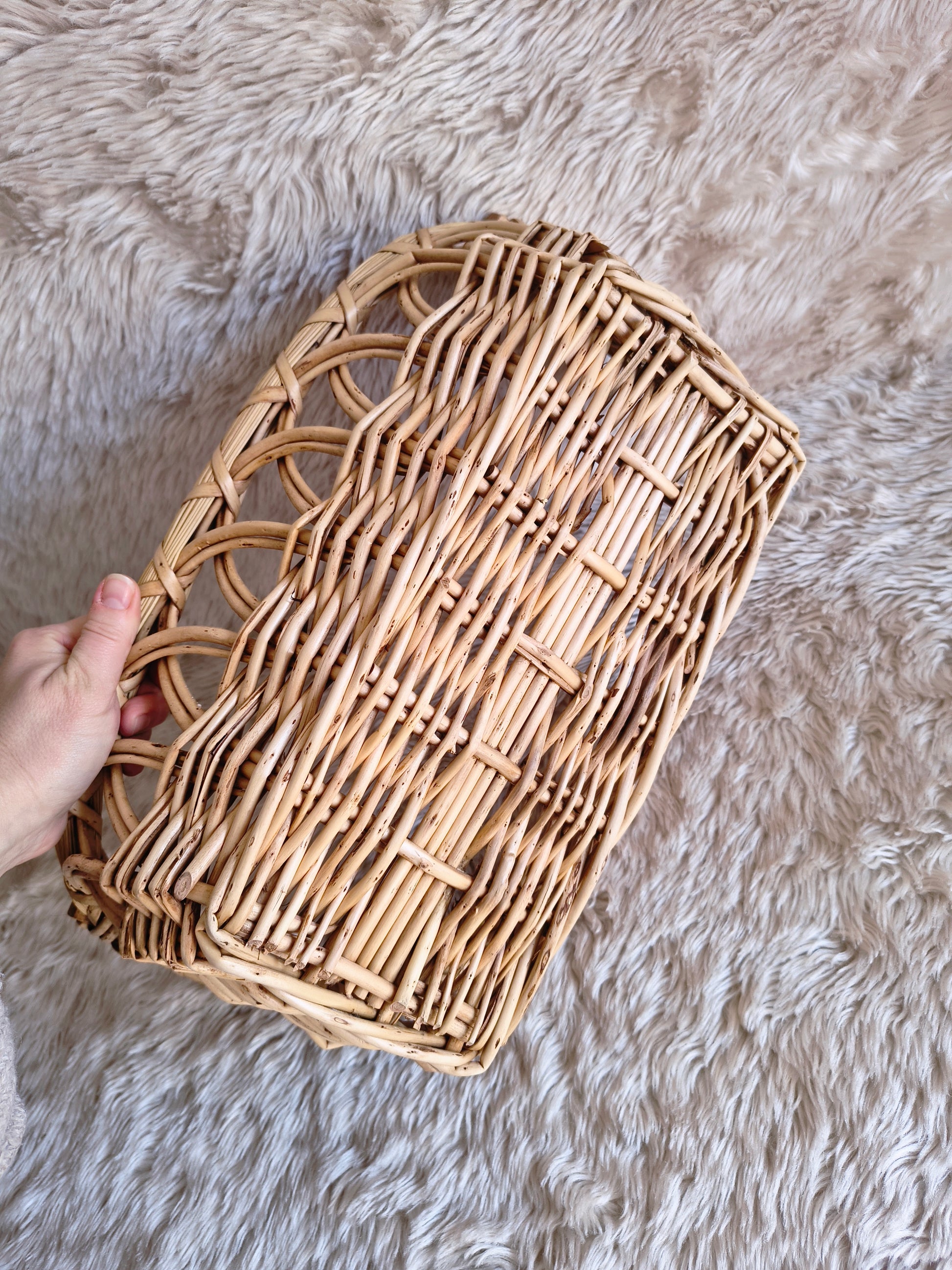 Panier en paille et rotin rustique clair