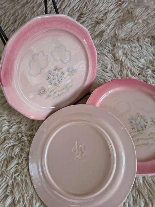 Assiettes à dessert rose décor paysage naïf style 90's