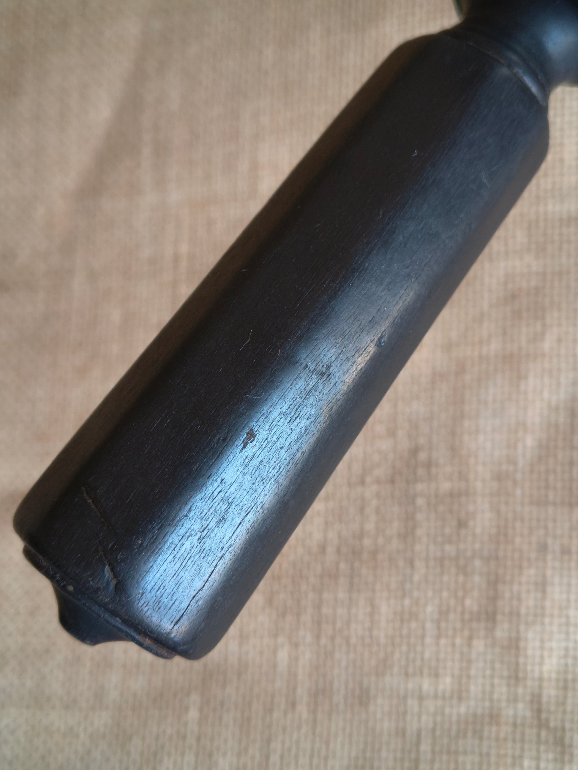 Chocolatière ancienne en métal et poignée de bois