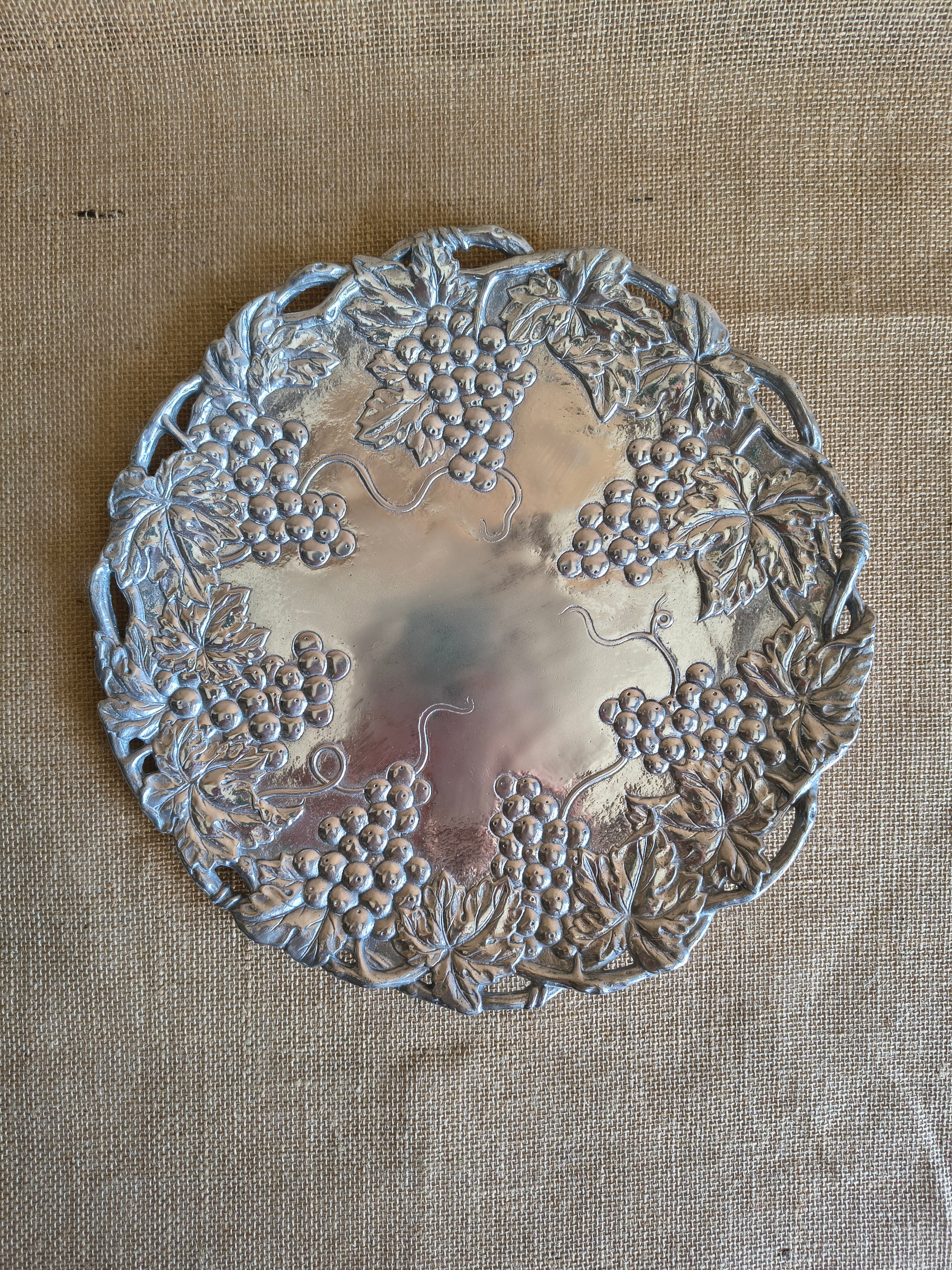 Plat de service en fonte d'aluminium Arthur Court décor vigne vintage 90's