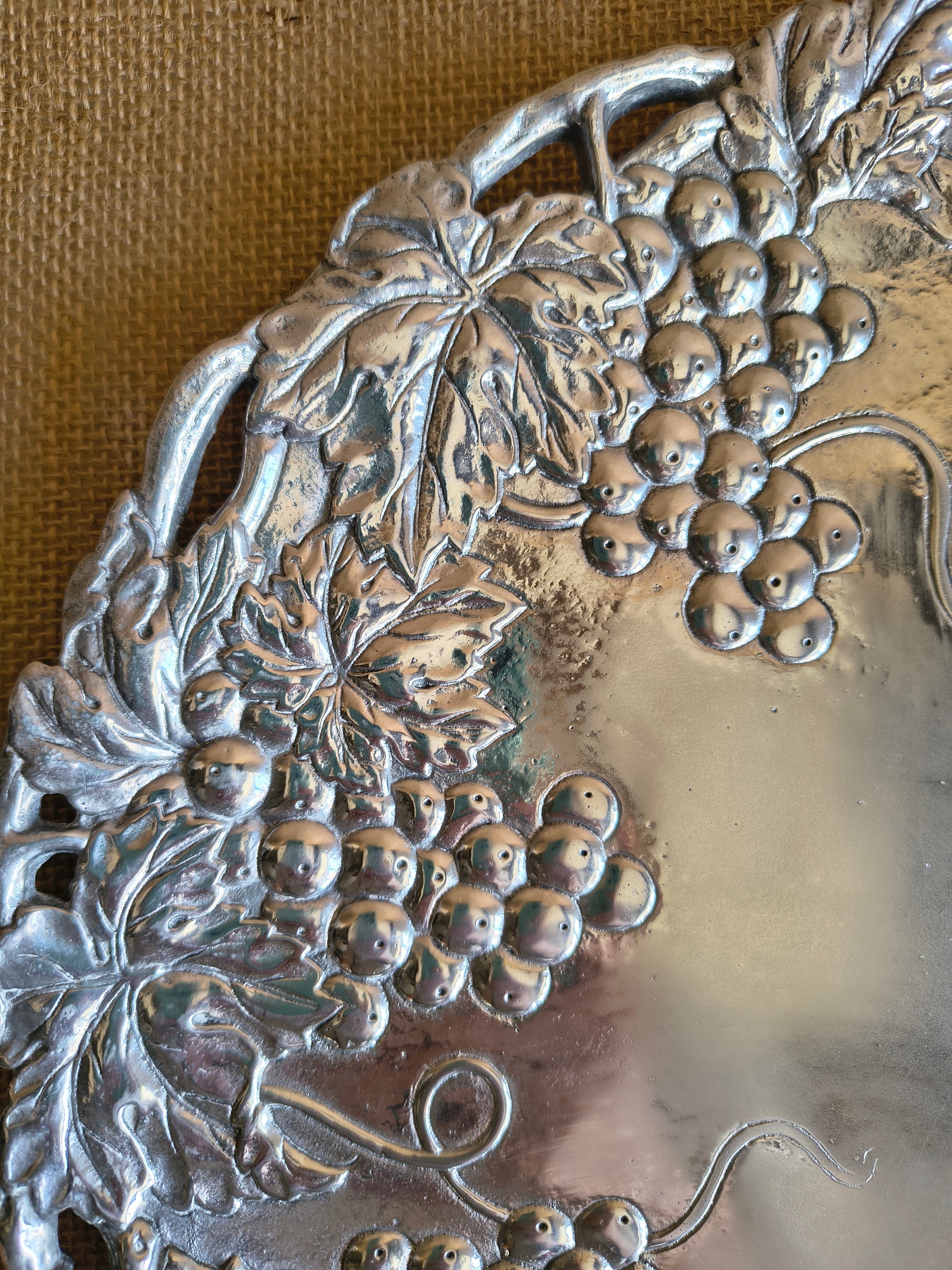Plat de service en fonte d'aluminium Arthur Court décor vigne vintage 90's