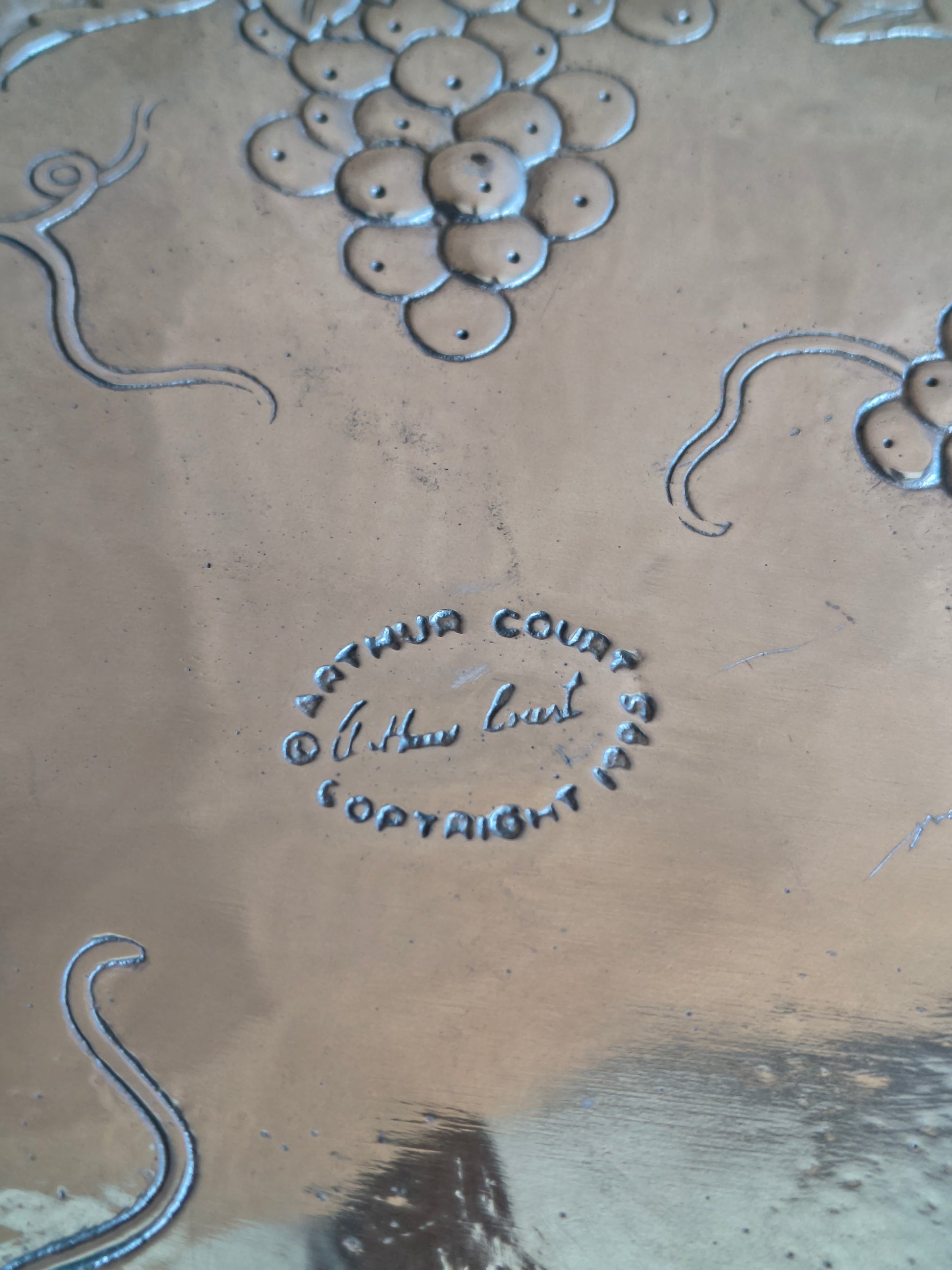 Plat de service en fonte d'aluminium Arthur Court décor vigne vintage 90's