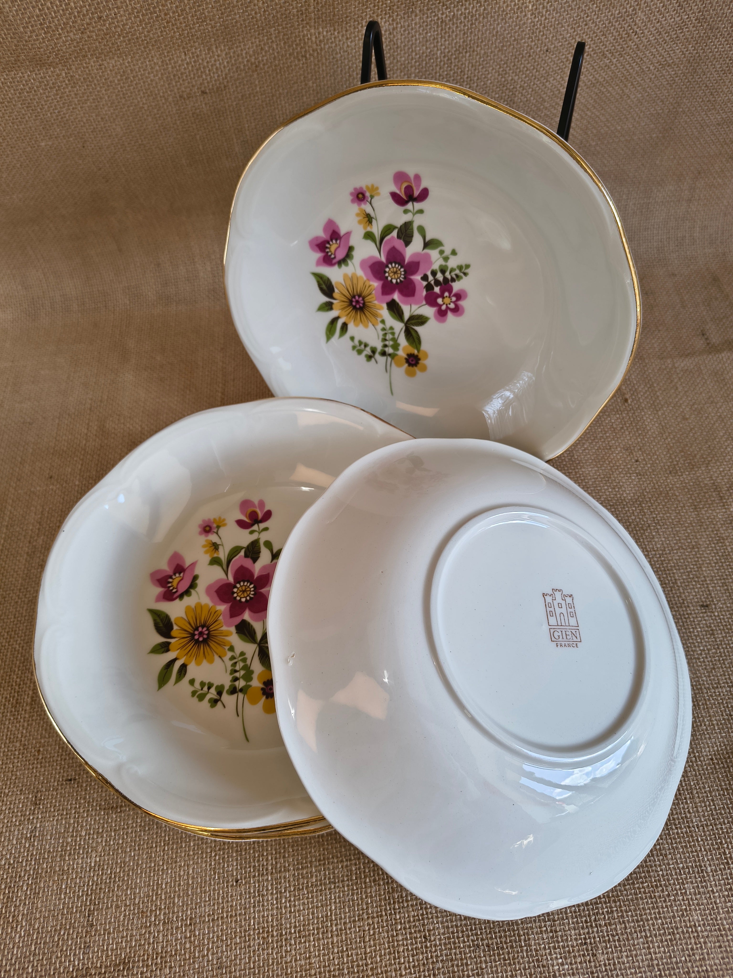 Assiettes creuses vintage Gien fleurs roses et jaunes seventies