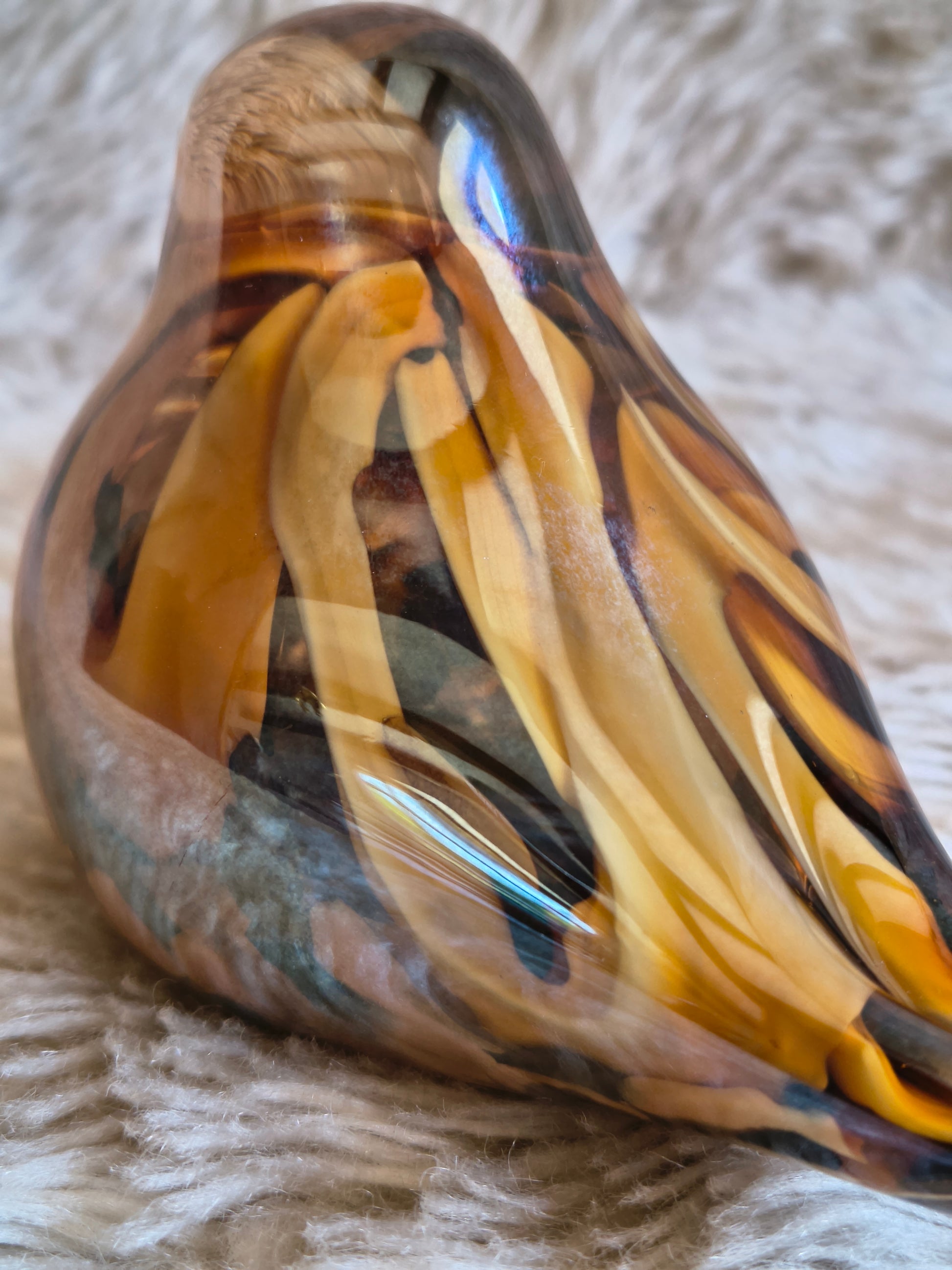 Oiseau couché en verre artisanal style Murano orange marron cuivre